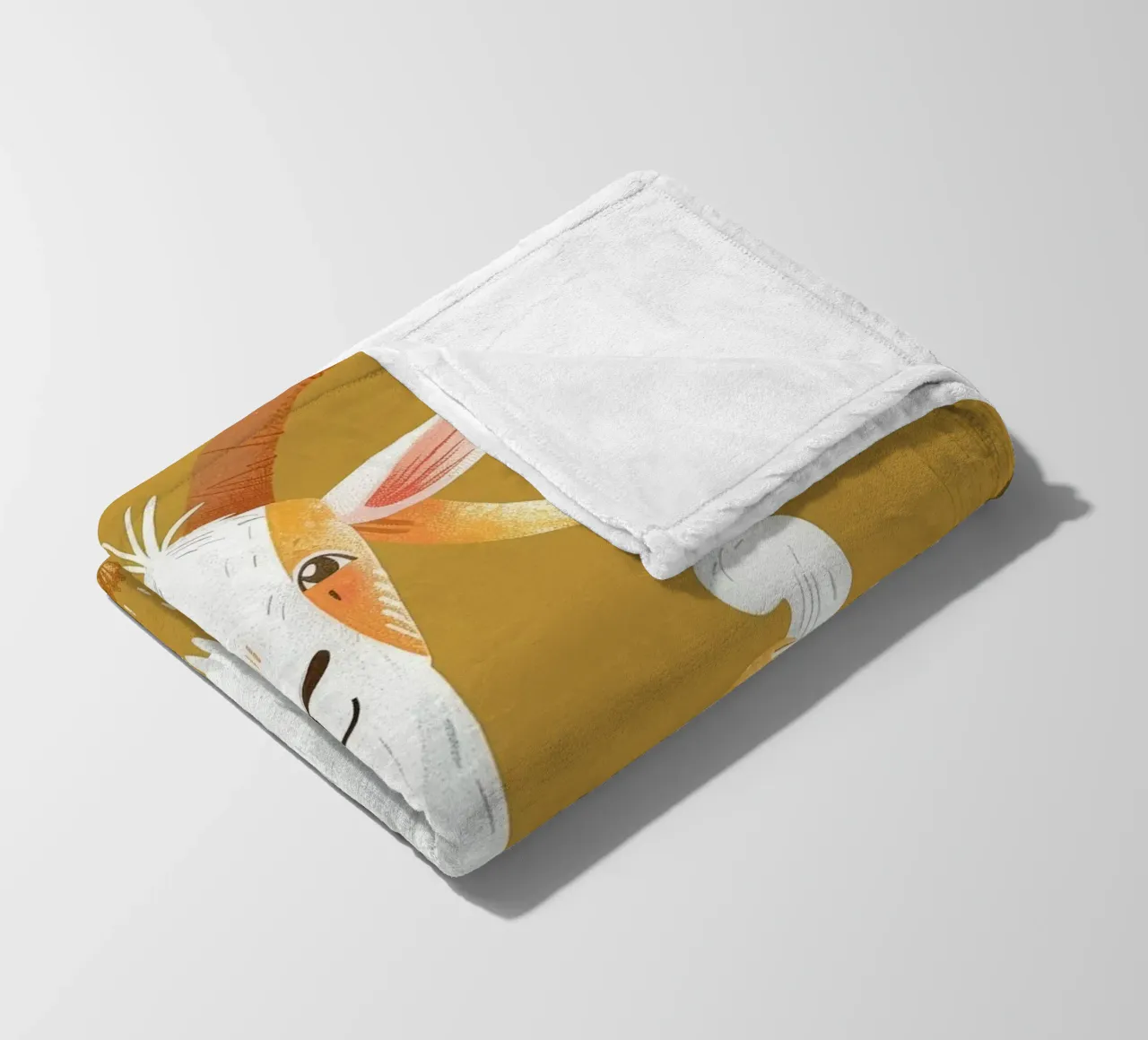 La capra si trova in mezzo all'erba alta in un ambiente decorativo di terra. coperta in pile da DesignDoodle