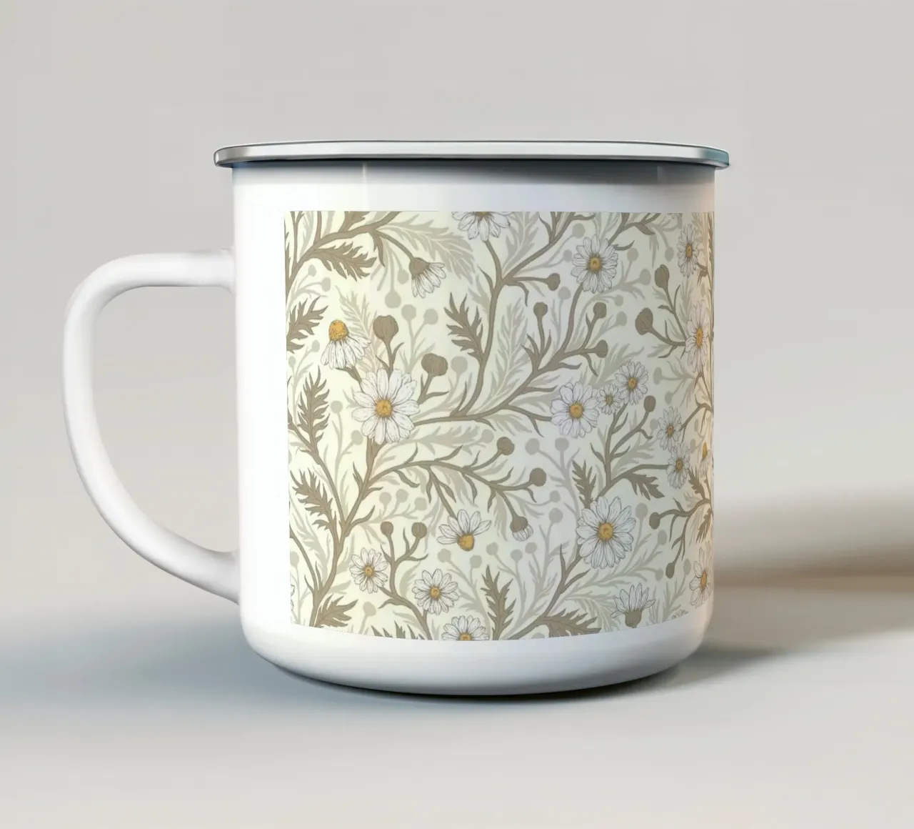 Madeliefjes in wit en bruin op gebroken wit emaille mok van Painted Nature