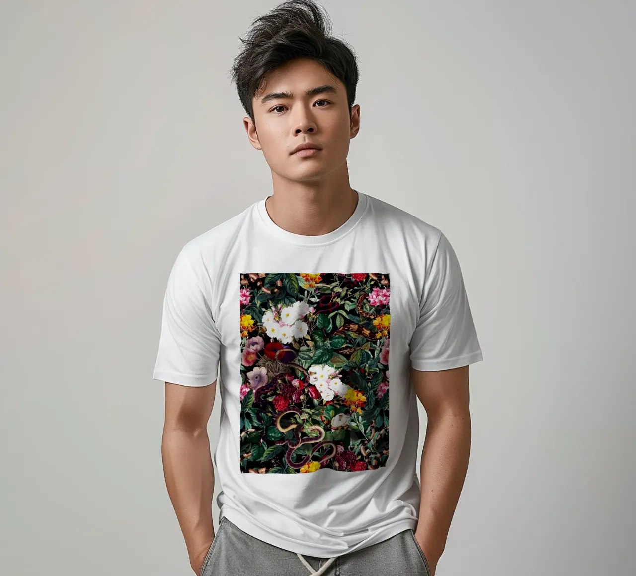 Flowers and Snake Pattern t-shirt da burcukorkmazyurek