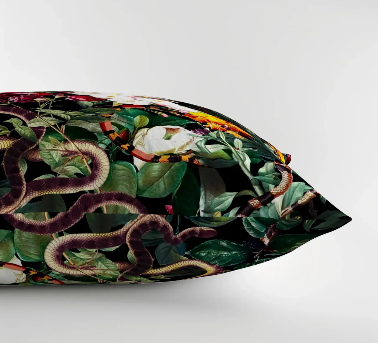 Flowers and Snake Pattern cuscino da burcukorkmazyurek