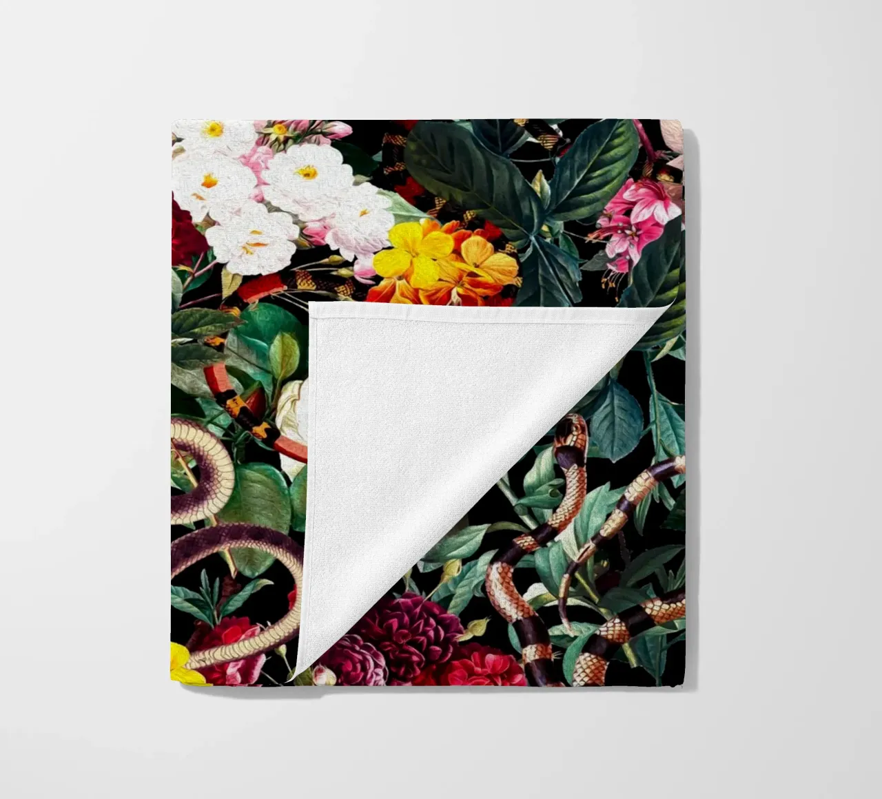 Flowers and Snake Pattern telo mare da burcukorkmazyurek