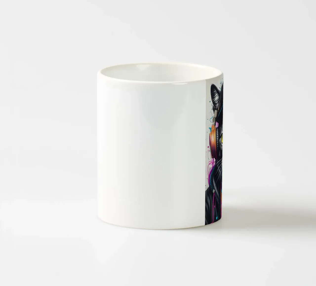 Gatto nero in cuffia tazza in ceramica da MakArena