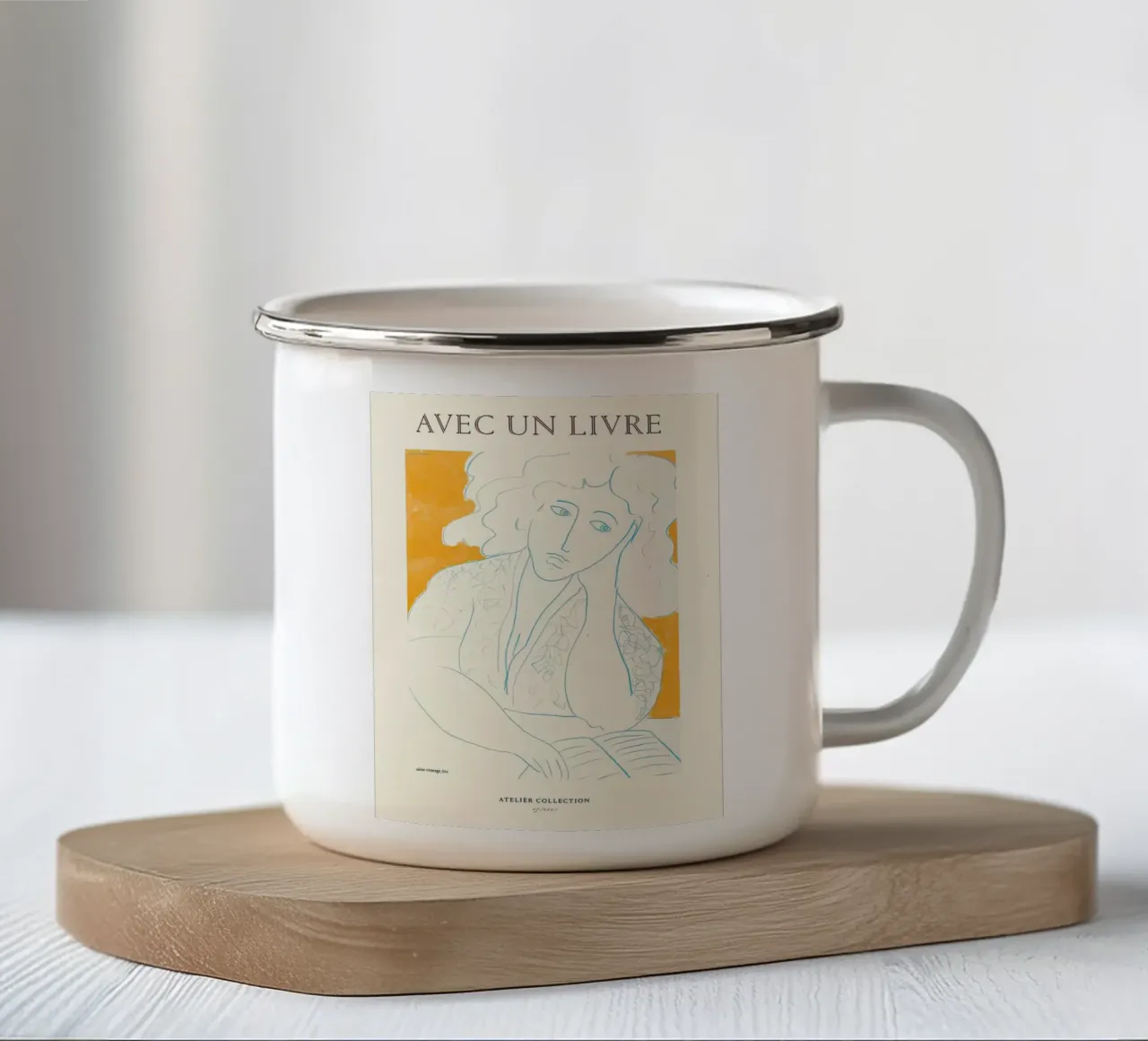 Da Garmi con un libro tazza in smalto da Lile Shop