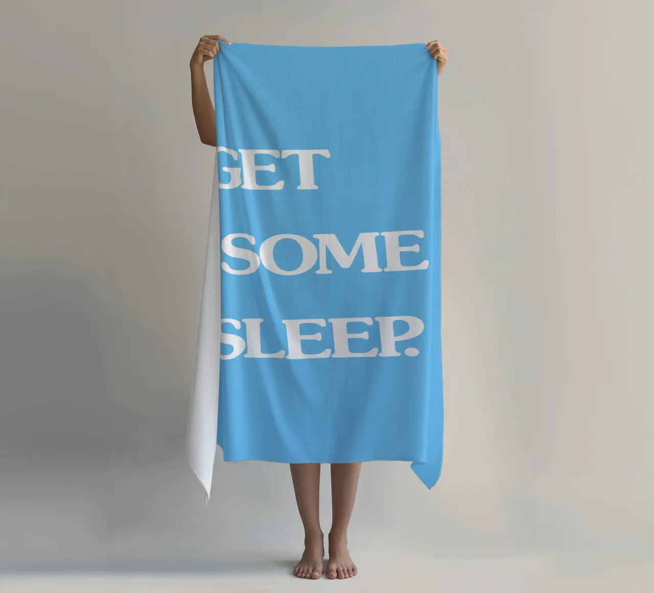 Get Some Sleep - Arte murale tipografica retrò e new wave in grassetto telo mare da THE MOTIVATED TYPE