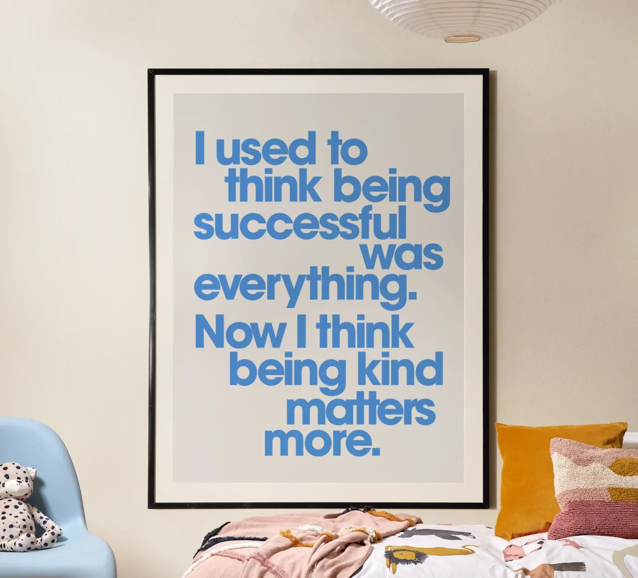 Being Kind Matters More Typography Quote Print in Blue (La gentillesse compte plus) hahnemühle de THE MOTIVATED TYPE
