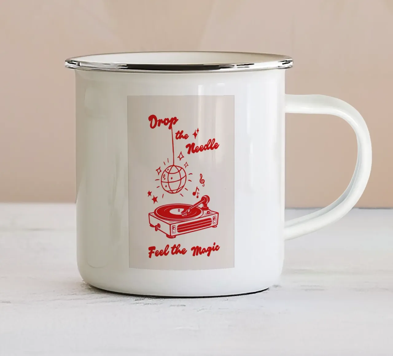 Gettare l'ago, sentire la magia tazza in smalto da Taika Tori Art