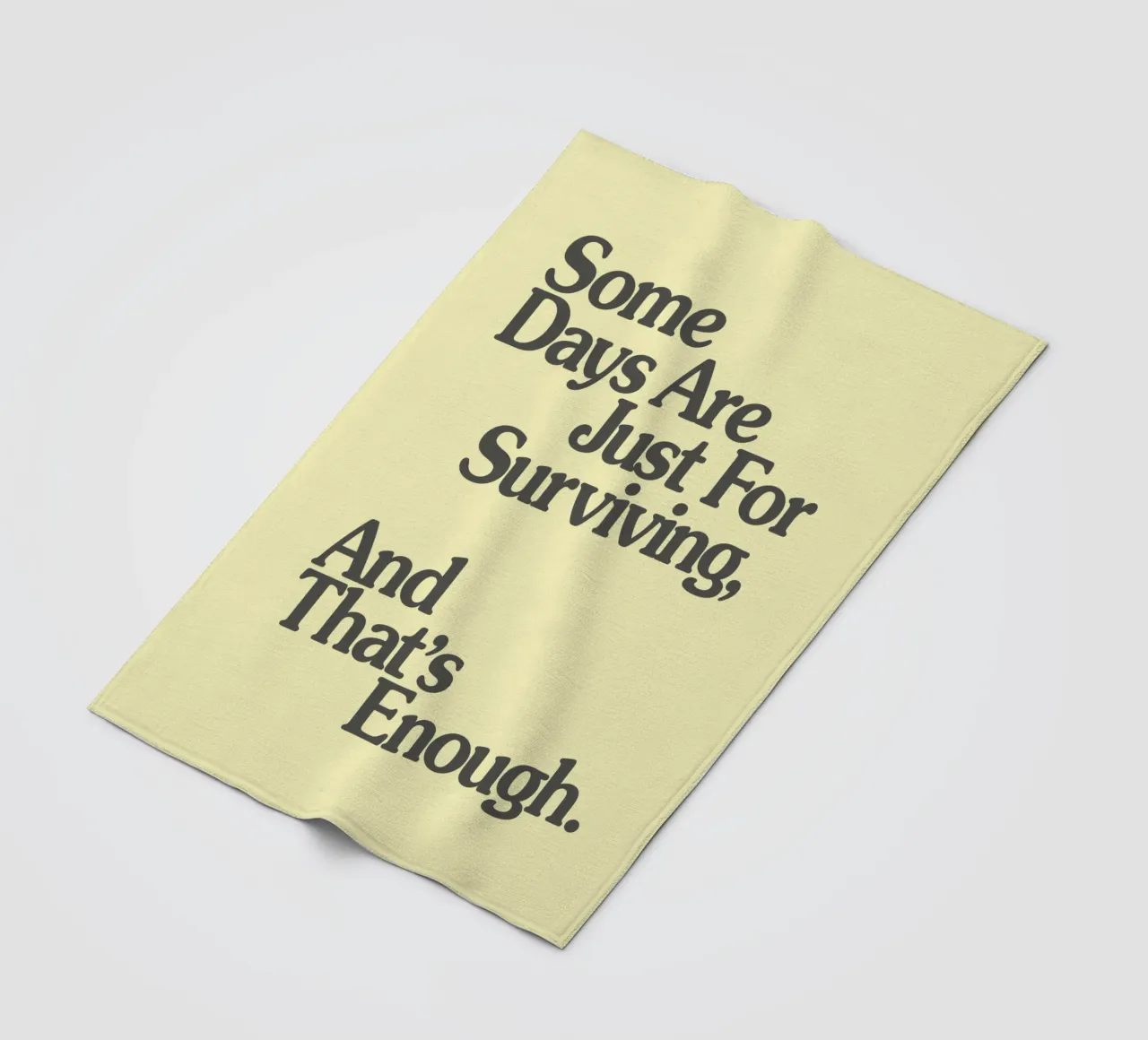 Alcuni giorni servono solo per sopravvivere, e questo è sufficiente. coperta in pile da THE MOTIVATED TYPE