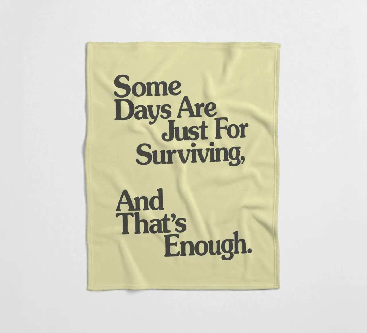 Alcuni giorni servono solo per sopravvivere, e questo è sufficiente. coperta in pile da THE MOTIVATED TYPE