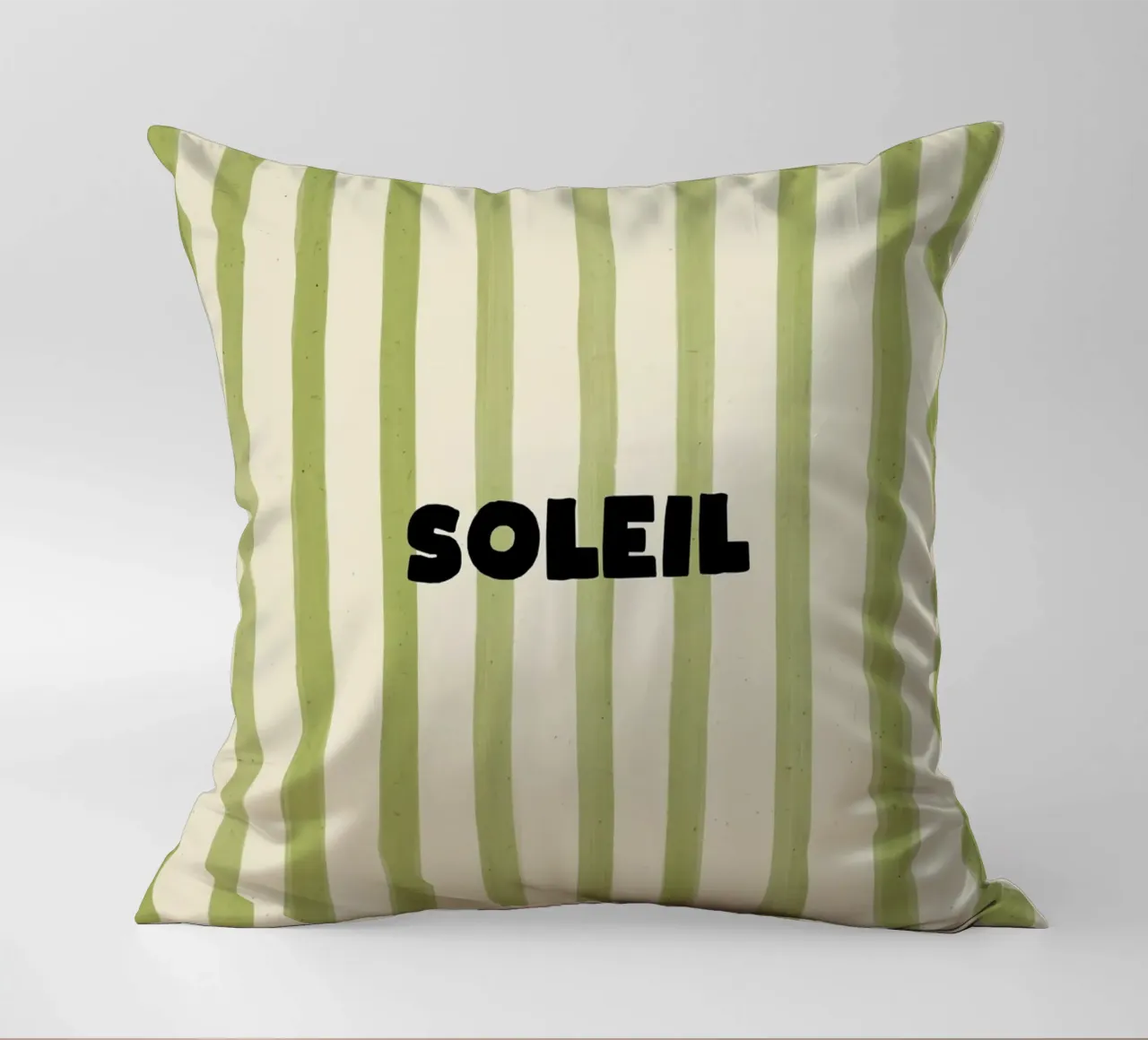 Soleil Typography cuscino da Attaboy Dsgn