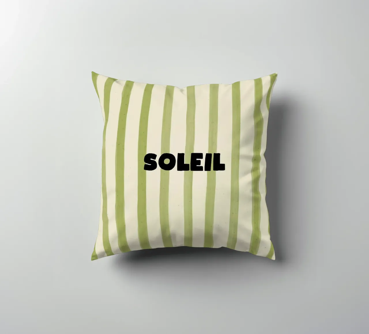Soleil Typography cuscino da Attaboy Dsgn