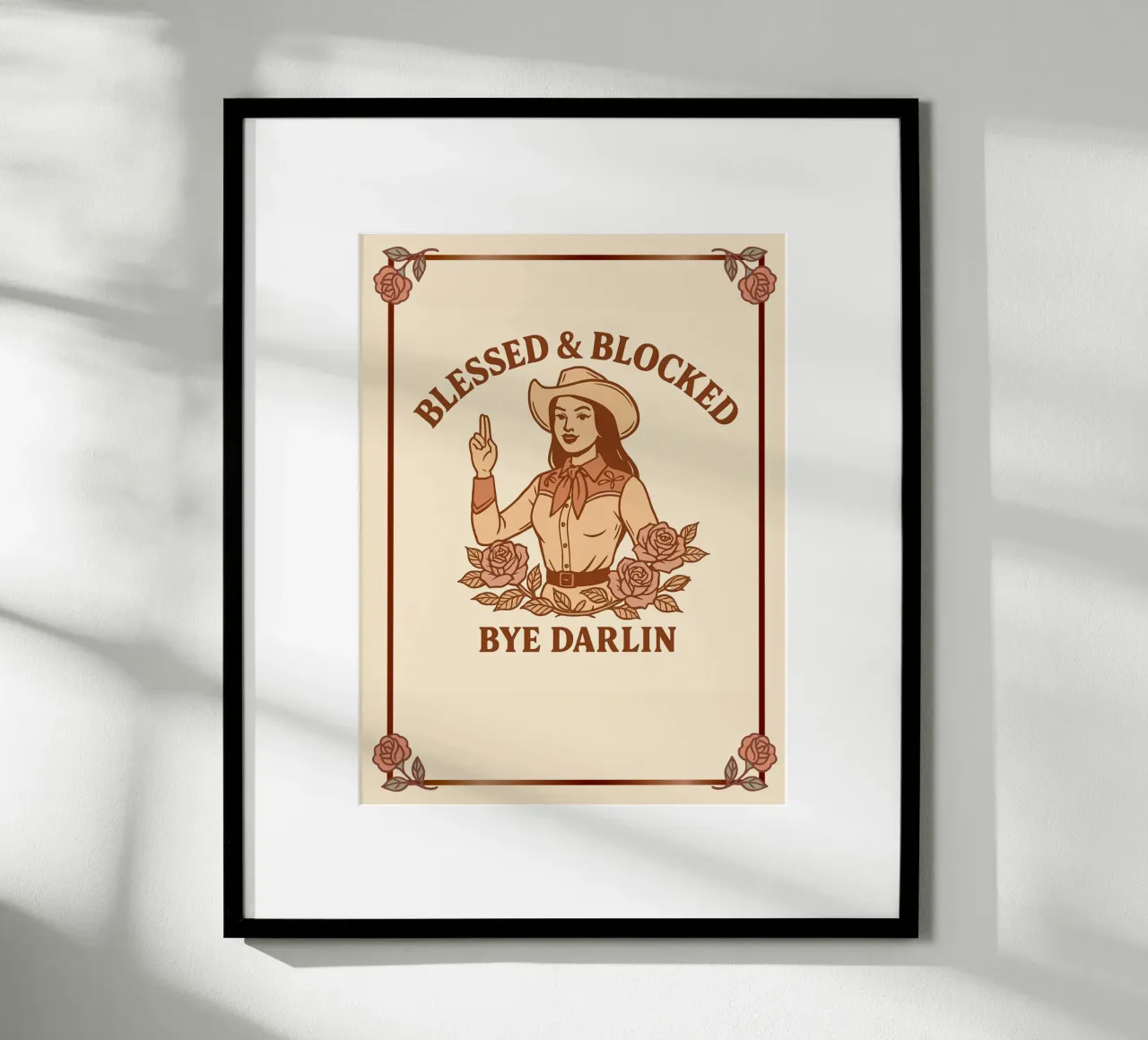 Benedetta e bloccata - Arte della rottura della cowgirl poster con telaio in legno da Taika Tori Art