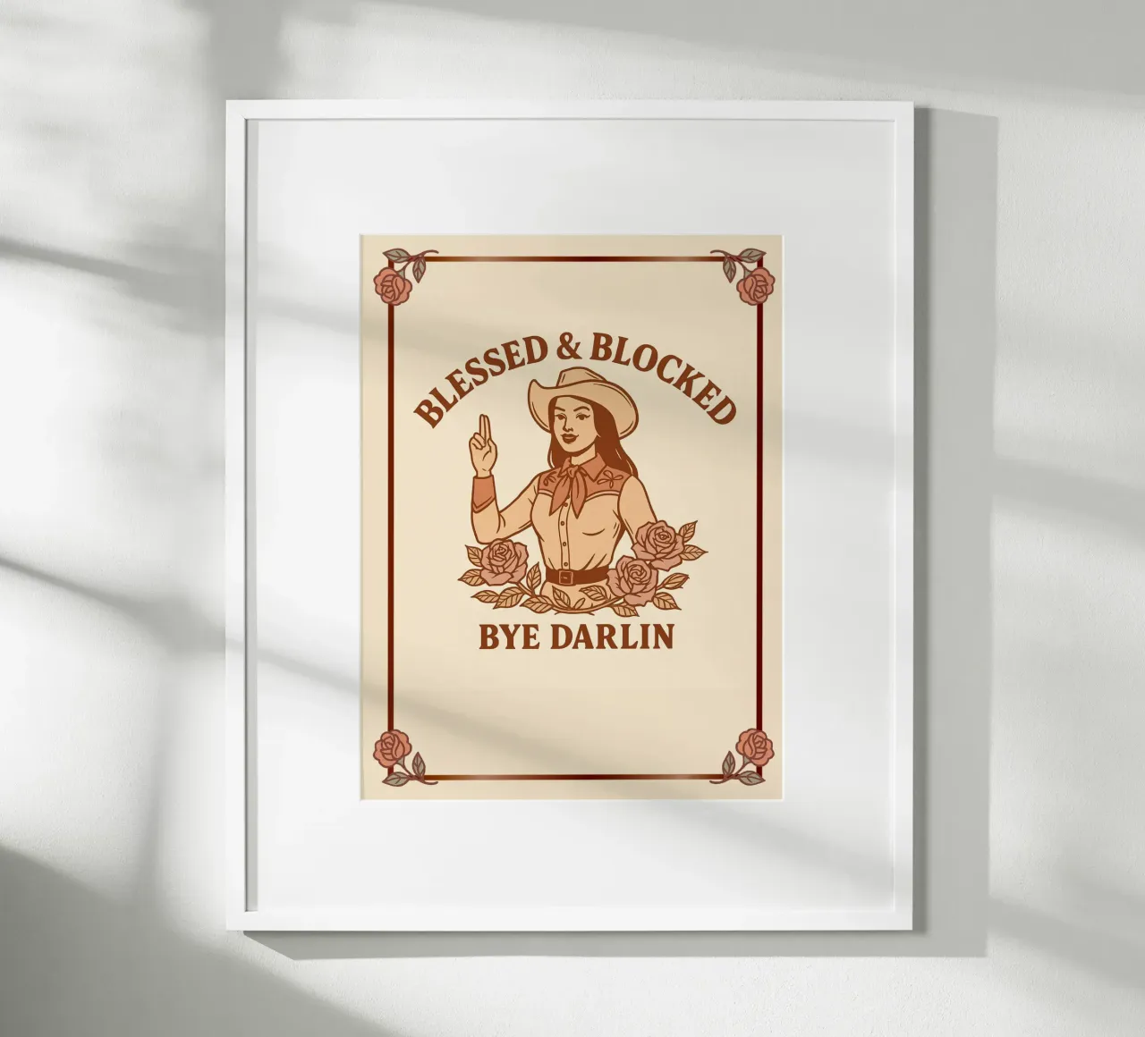 Benedetta e bloccata - Arte della rottura della cowgirl poster con telaio in legno da Taika Tori Art