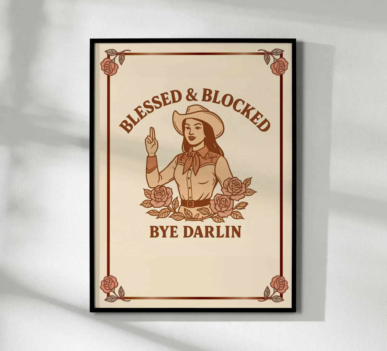Benedetta e bloccata - Arte della rottura della cowgirl poster con telaio in legno da Taika Tori Art