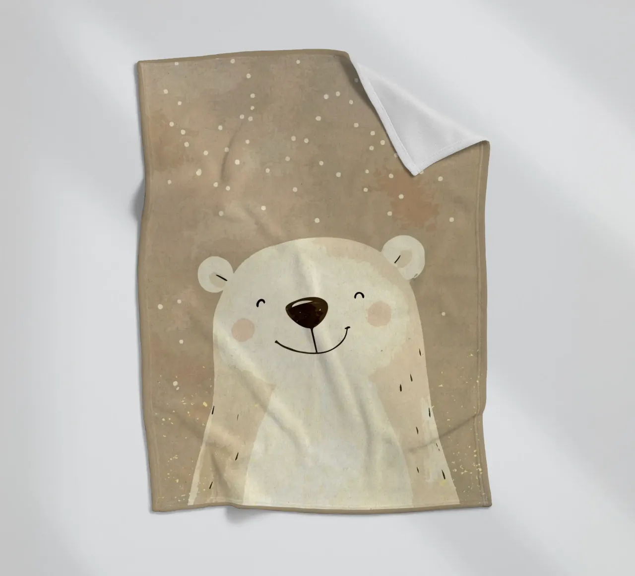 Illustrazione di un orso polare sorridente coperta in pile da MarcusALibratoreAnimalShop