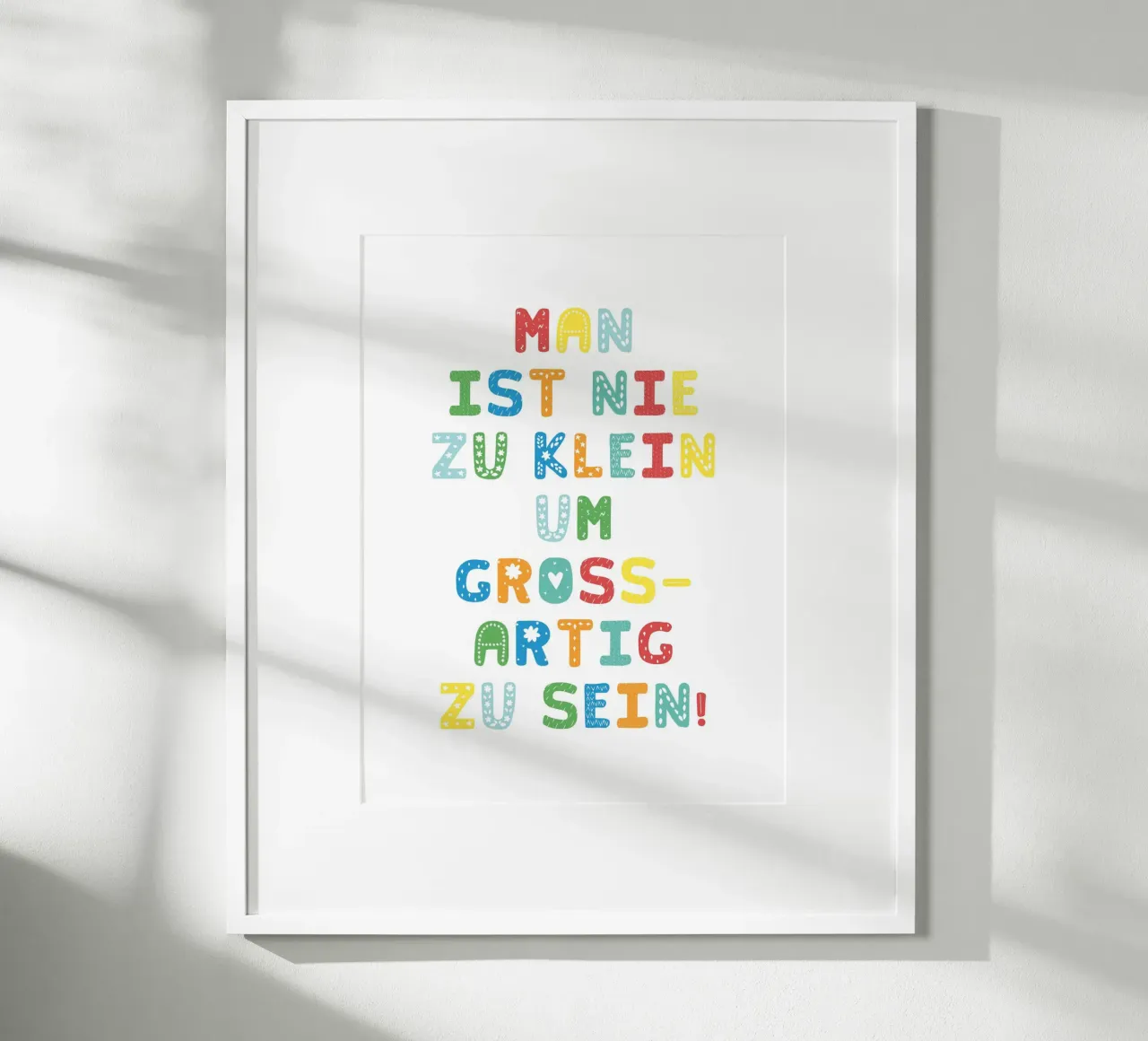 Man ist nie zu klein um großartig zu sein poster con telaio in plastica da Ohkimiko