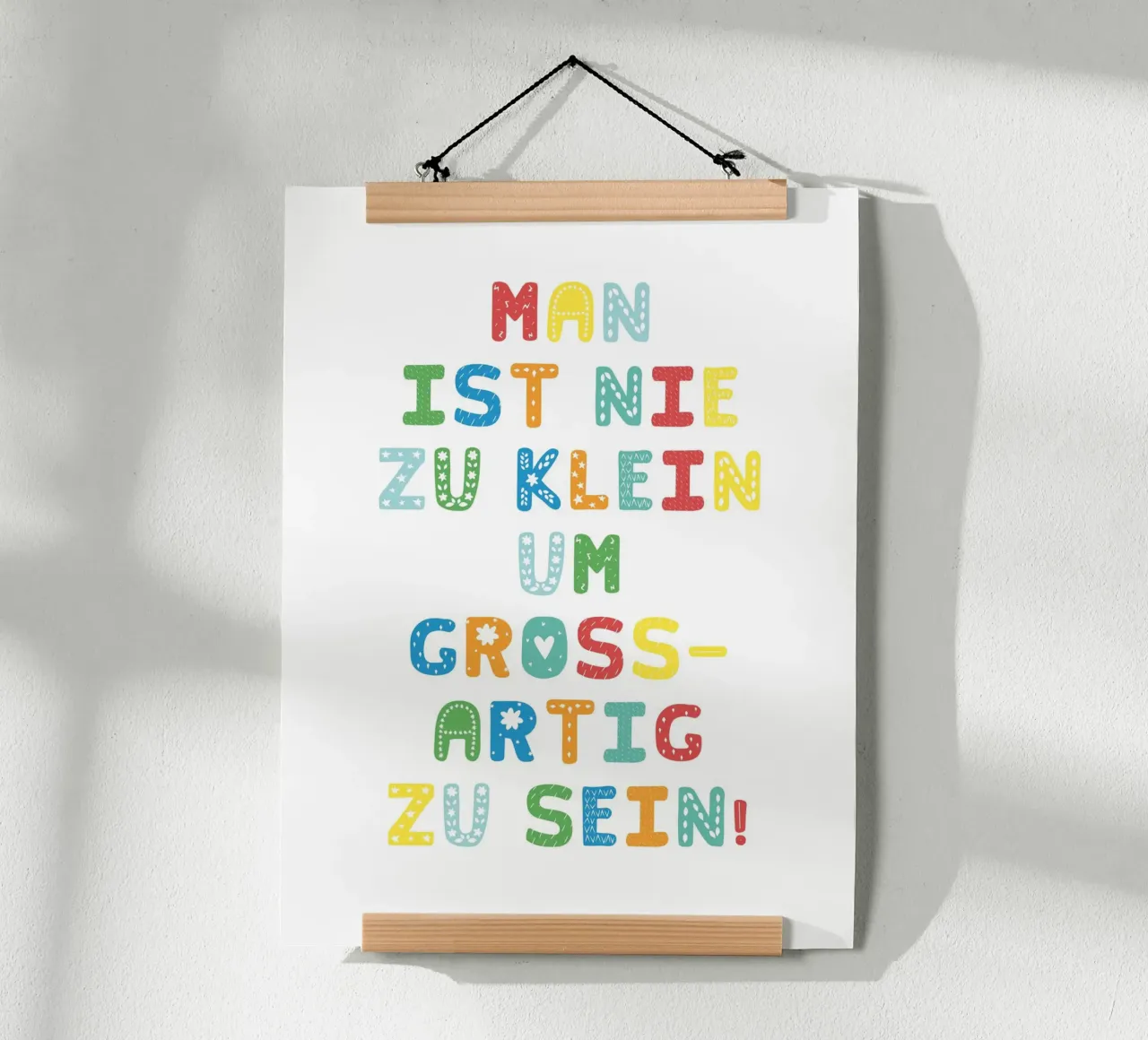 Man ist nie zu klein um großartig zu sein poster con telaio in plastica da Ohkimiko