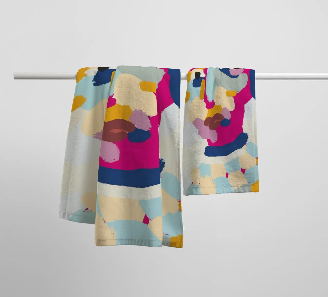 Ritratto a macchie di colore 06 asciugamano da bagno da Little Dean