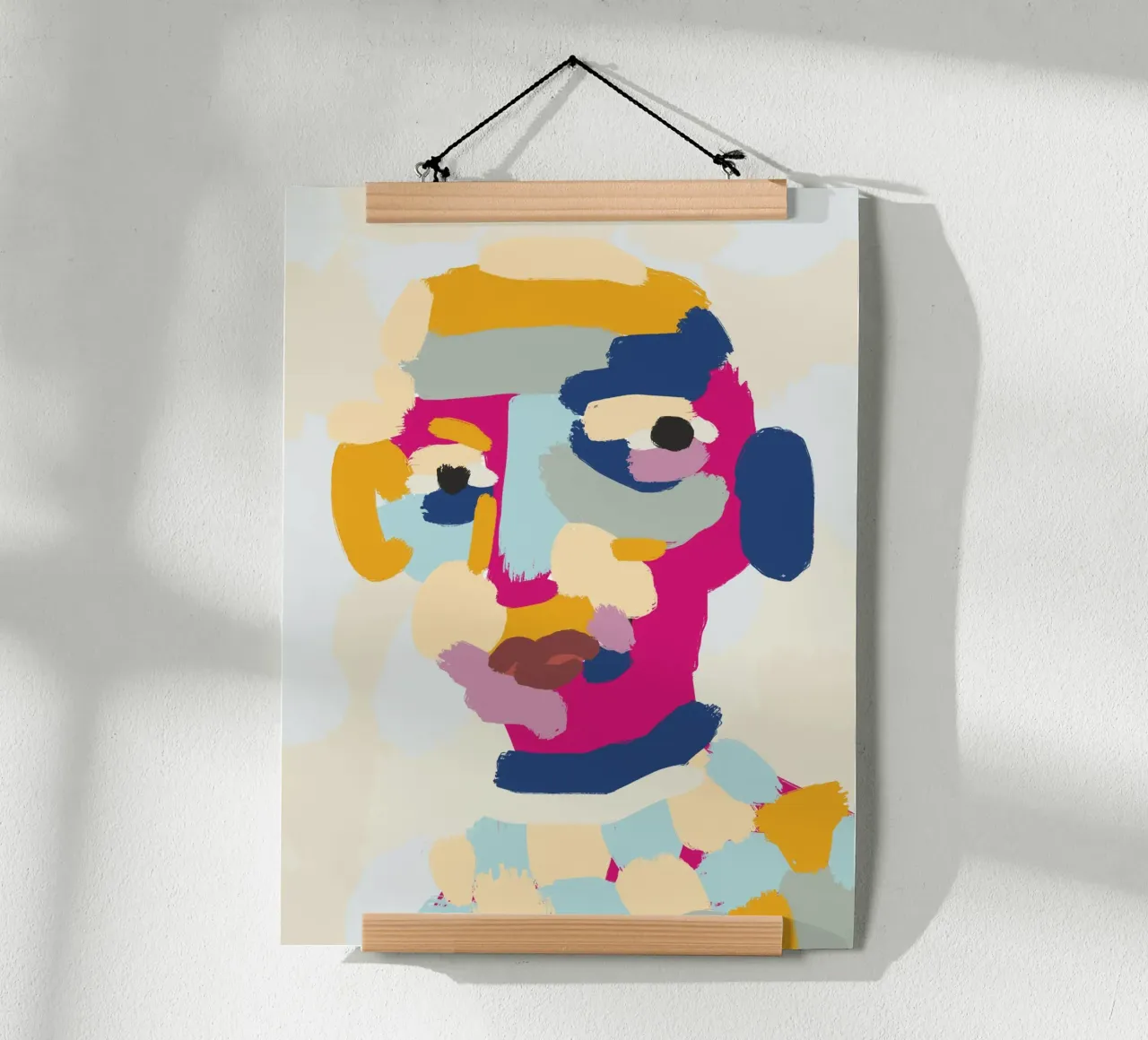 Ritratto a macchie di colore 06 poster con telaio in legno da Little Dean