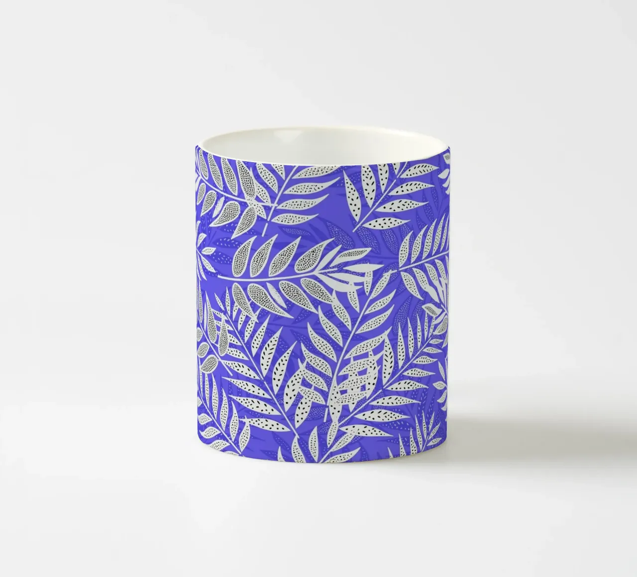 Foglie di palma tropicali blu e bianche tazza in ceramica da SilverPegasus