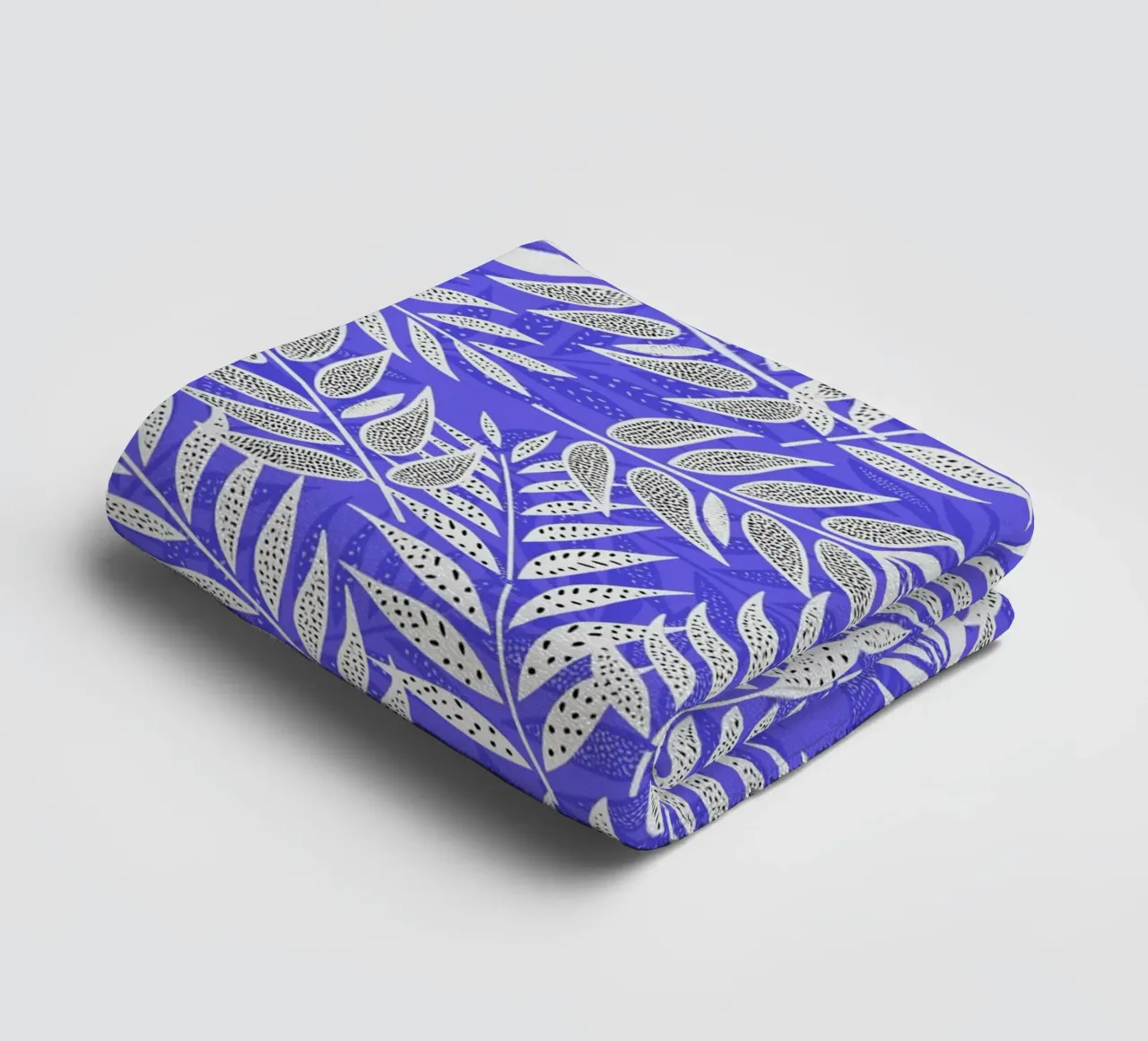 Foglie di palma tropicali blu e bianche asciugamano da bagno da SilverPegasus