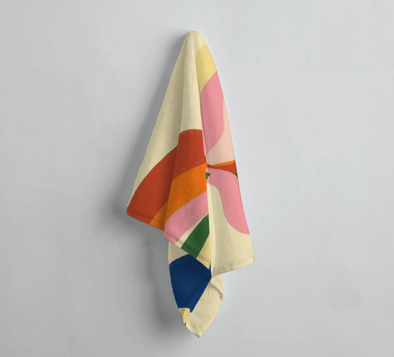 Retro 70s Psychedelic Frau Porträt - Regenbogen Vibes Handtuch von vintagepod