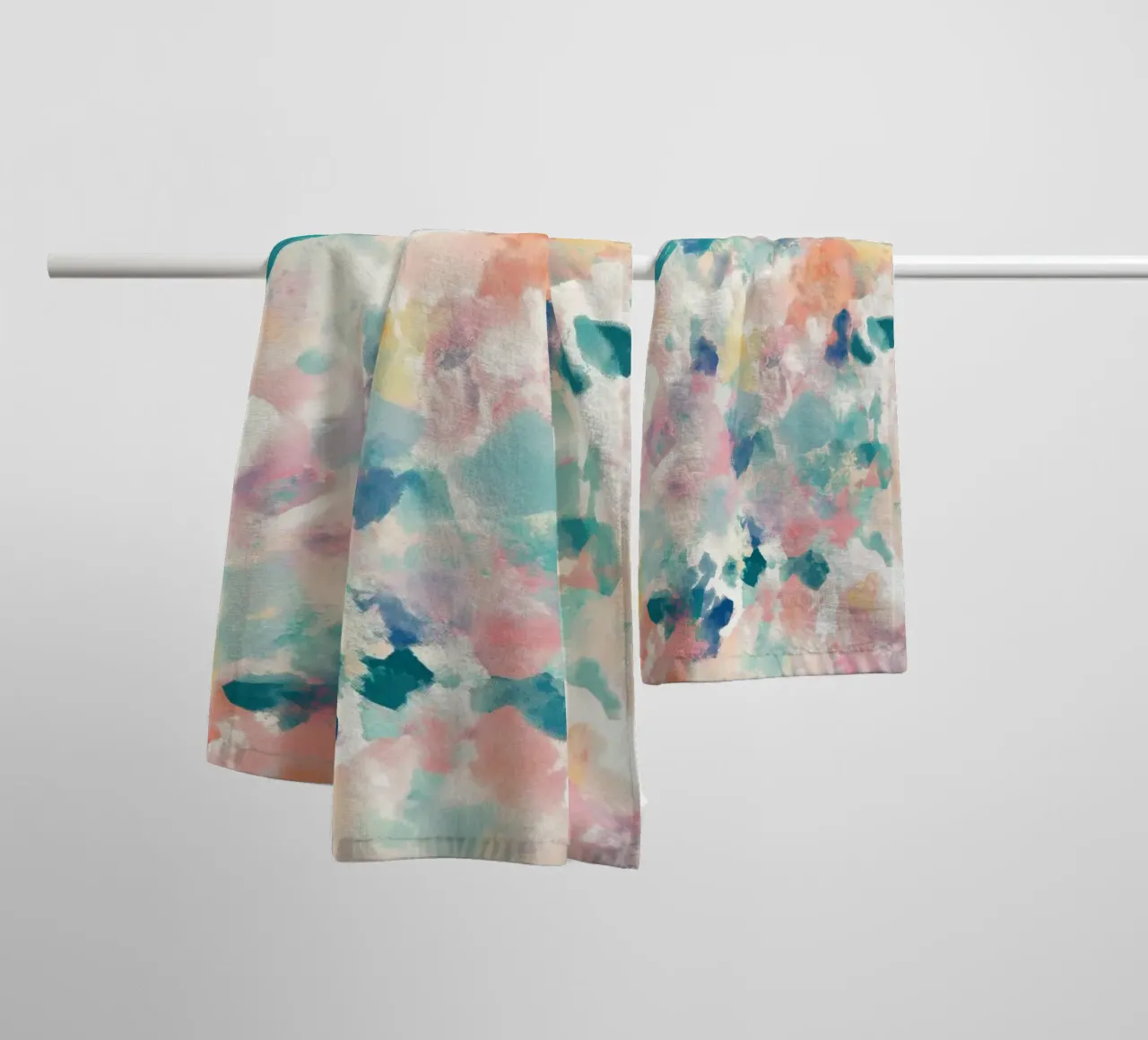 Sogno impressionista a pastello - Macchie astratte ad acquerello asciugamano da bagno da vintagepod