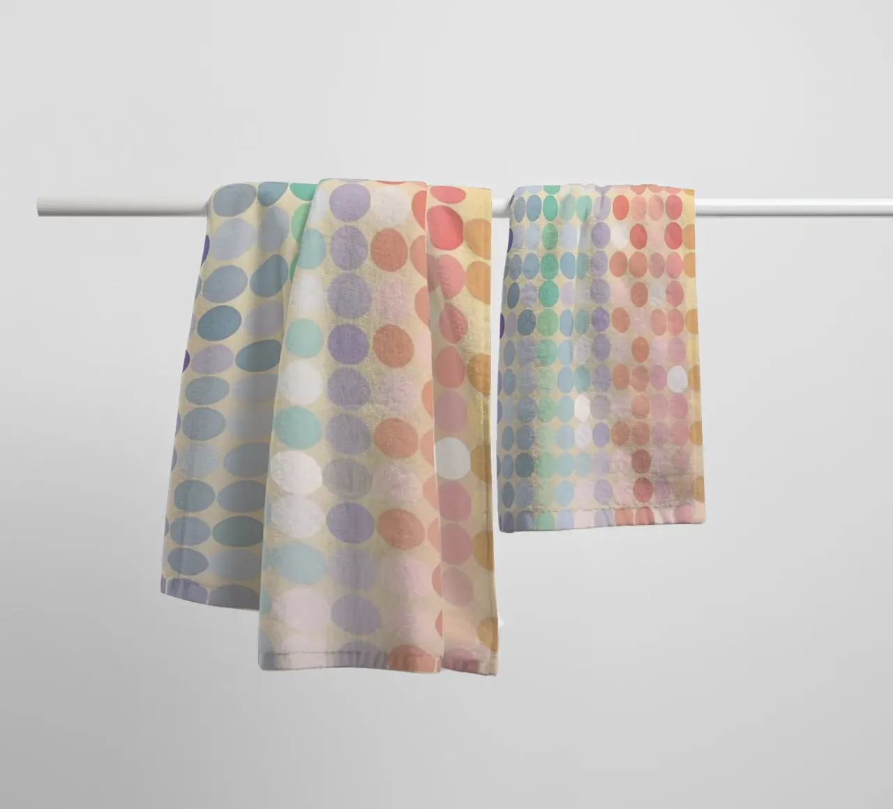 Gradiente arcobaleno Pixel Art - Modello a punti moderno asciugamano da bagno da vintagepod