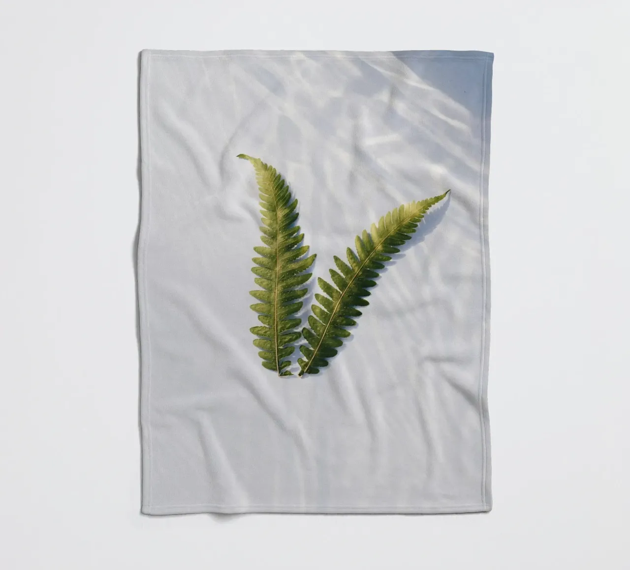 foglia di felce coperta in pile da Earthly Visions