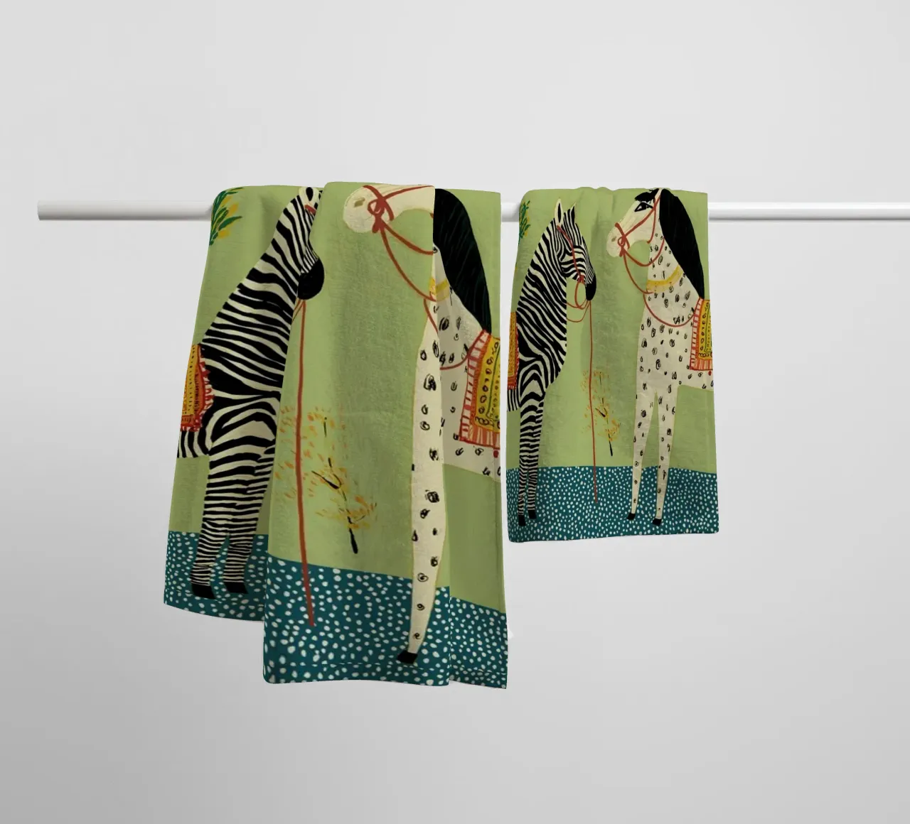 Zebra e cavallo in arte popolare - Scena di giardino mistica asciugamano da bagno da vintagepod