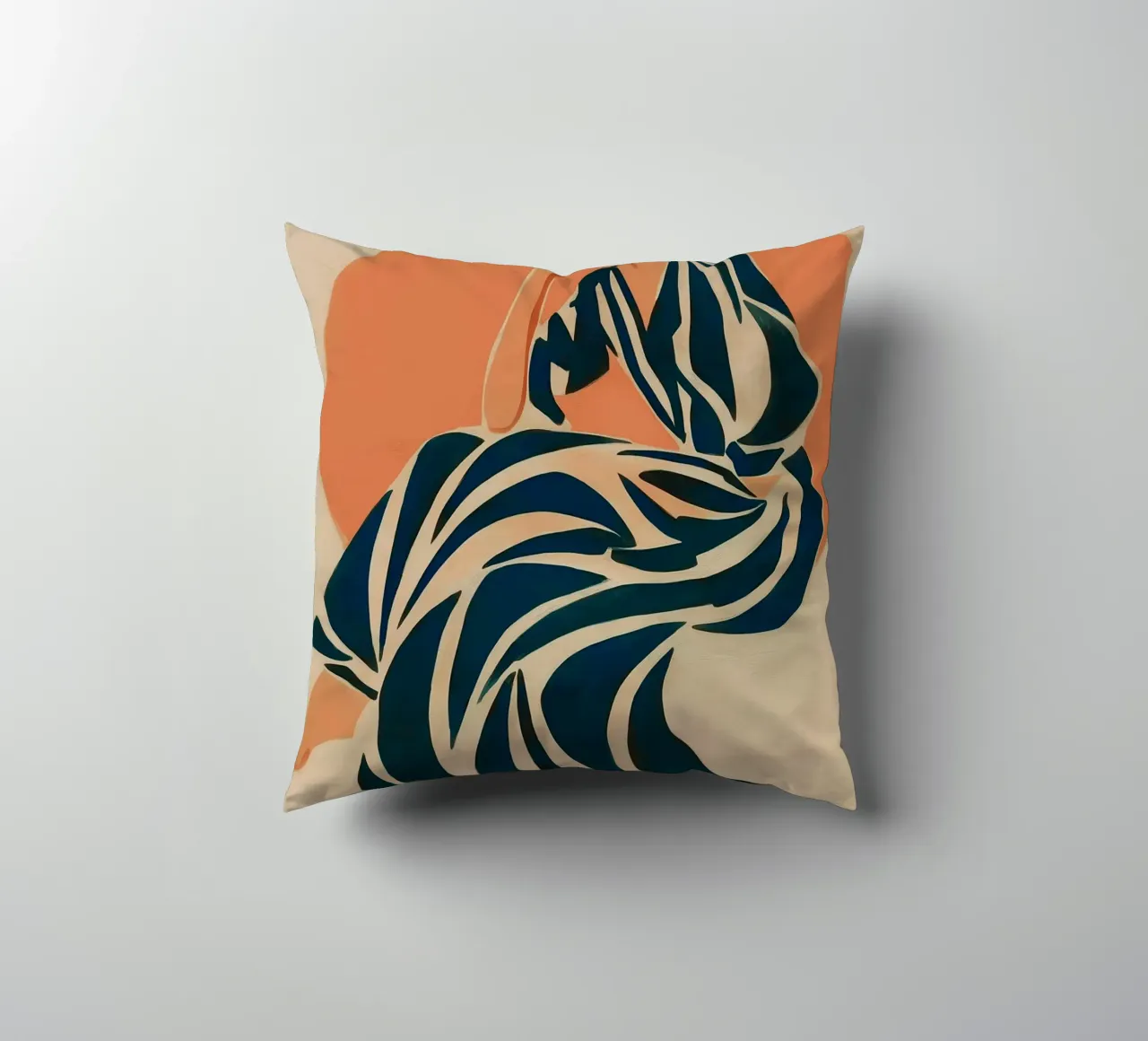 Donna ispirata a Matisse - Figura astratta a righe cuscino da vintagepod