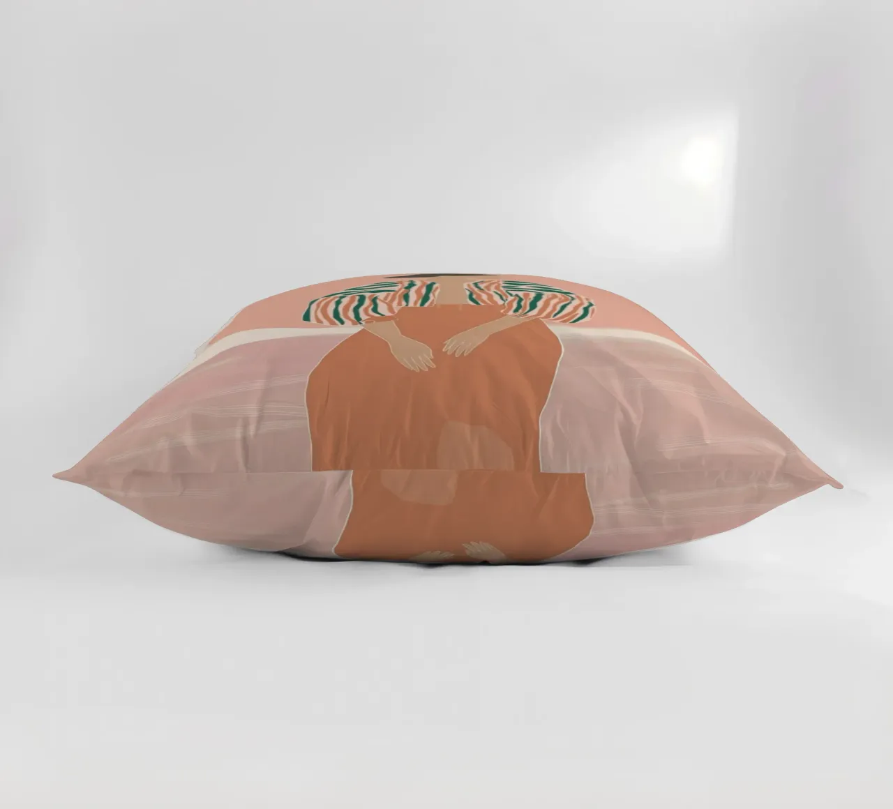 Ritratto di donna boho - Giacca a righe e sole cuscino da vintagepod