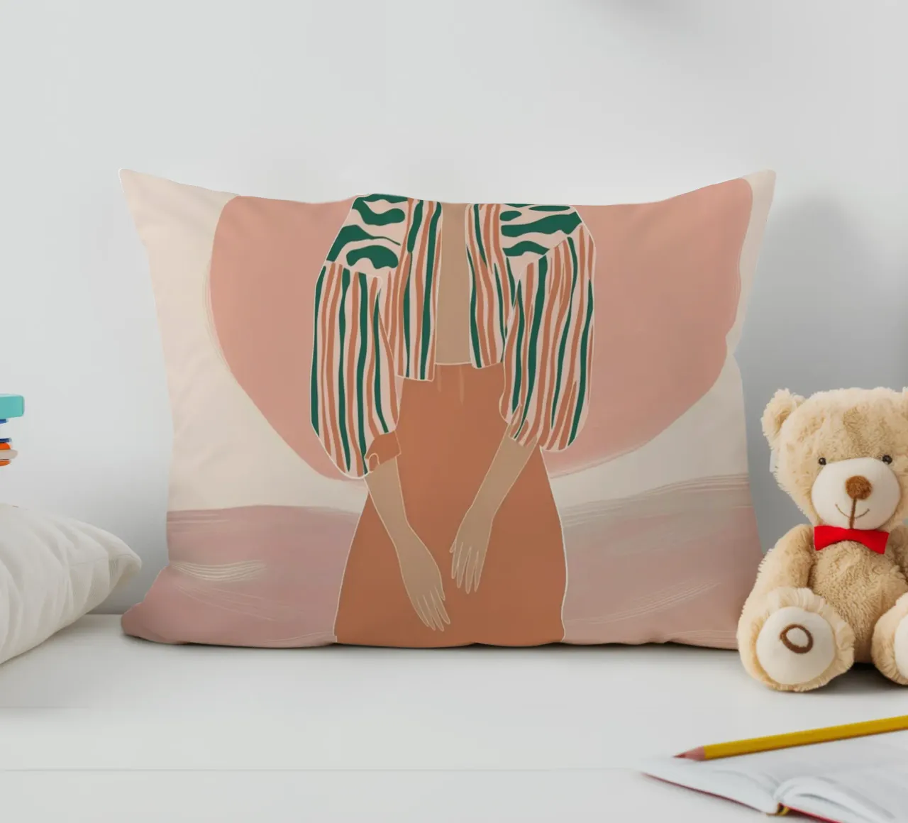 Ritratto di donna boho - Giacca a righe e sole cuscino da vintagepod