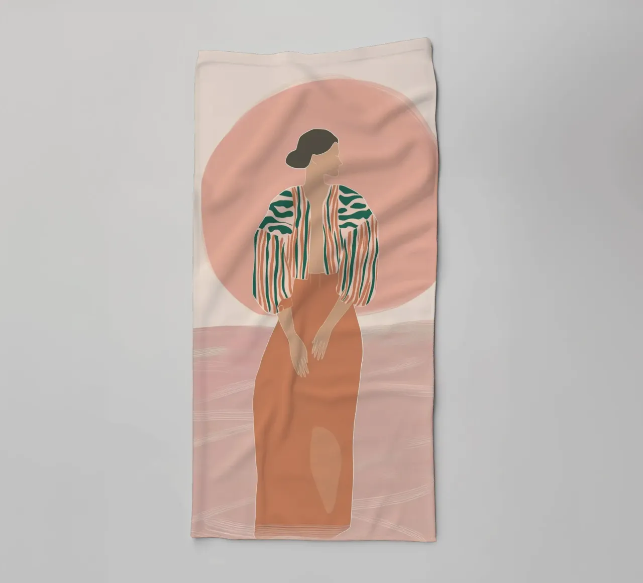 Ritratto di donna boho - Giacca a righe e sole asciugamano da bagno da vintagepod