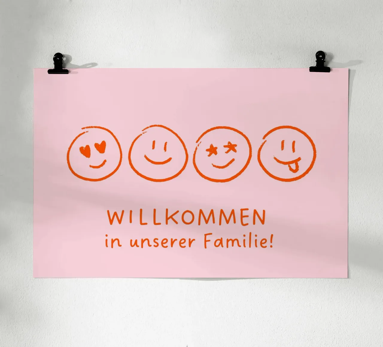 Willkommen in unserer Familie - Smileys poster con telaio in plastica da Ohkimiko