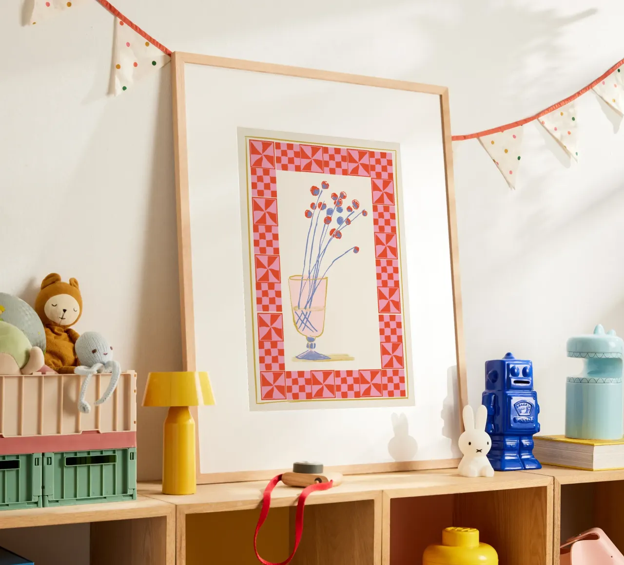Calice floreale Folk Art - Stampa con cornice rosa e rossa poster con telaio in plastica da vintagepod