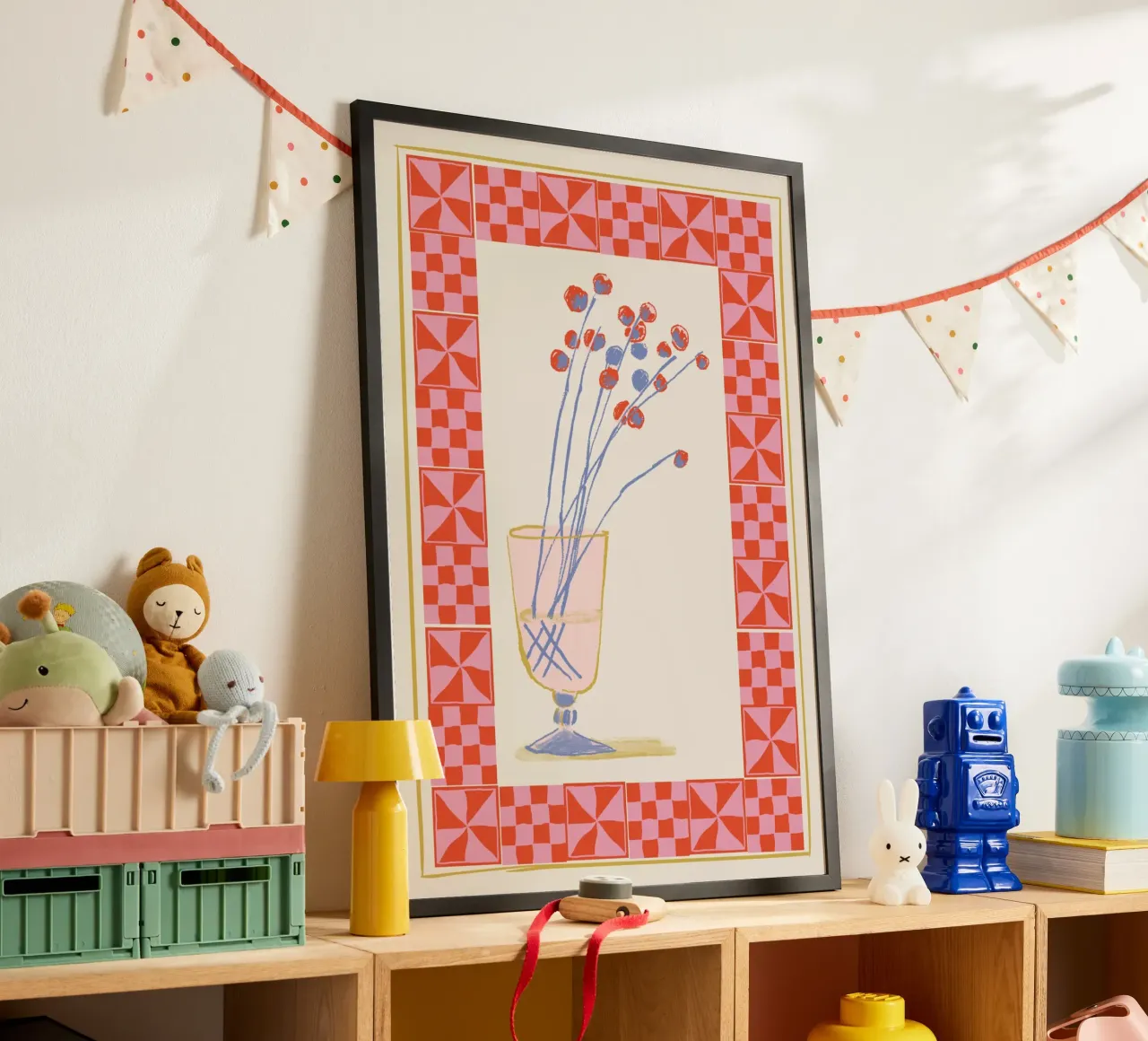 Calice floreale Folk Art - Stampa con cornice rosa e rossa poster con telaio in plastica da vintagepod