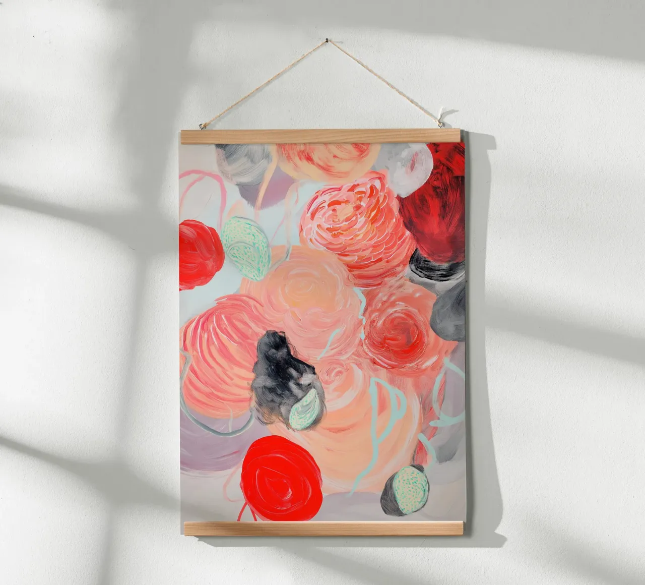 Fioritura floreale astratta - Espressivi vortici rosa e verdi poster con telaio in plastica da vintagepod