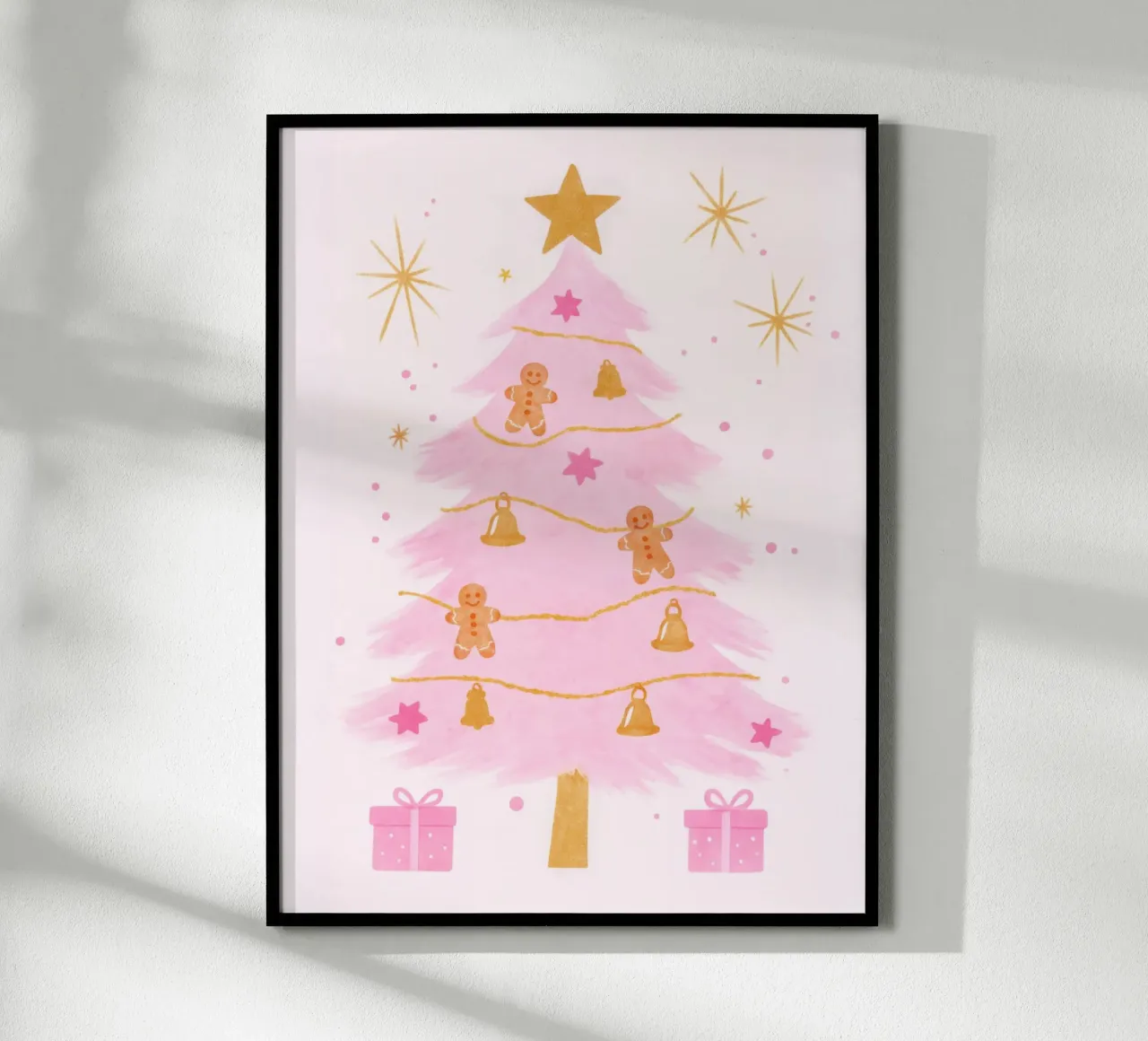 Preppy Coquette Albero di Natale rosa Stelle di pan di zenzero poster con telaio in legno da Gentle Echoes Art