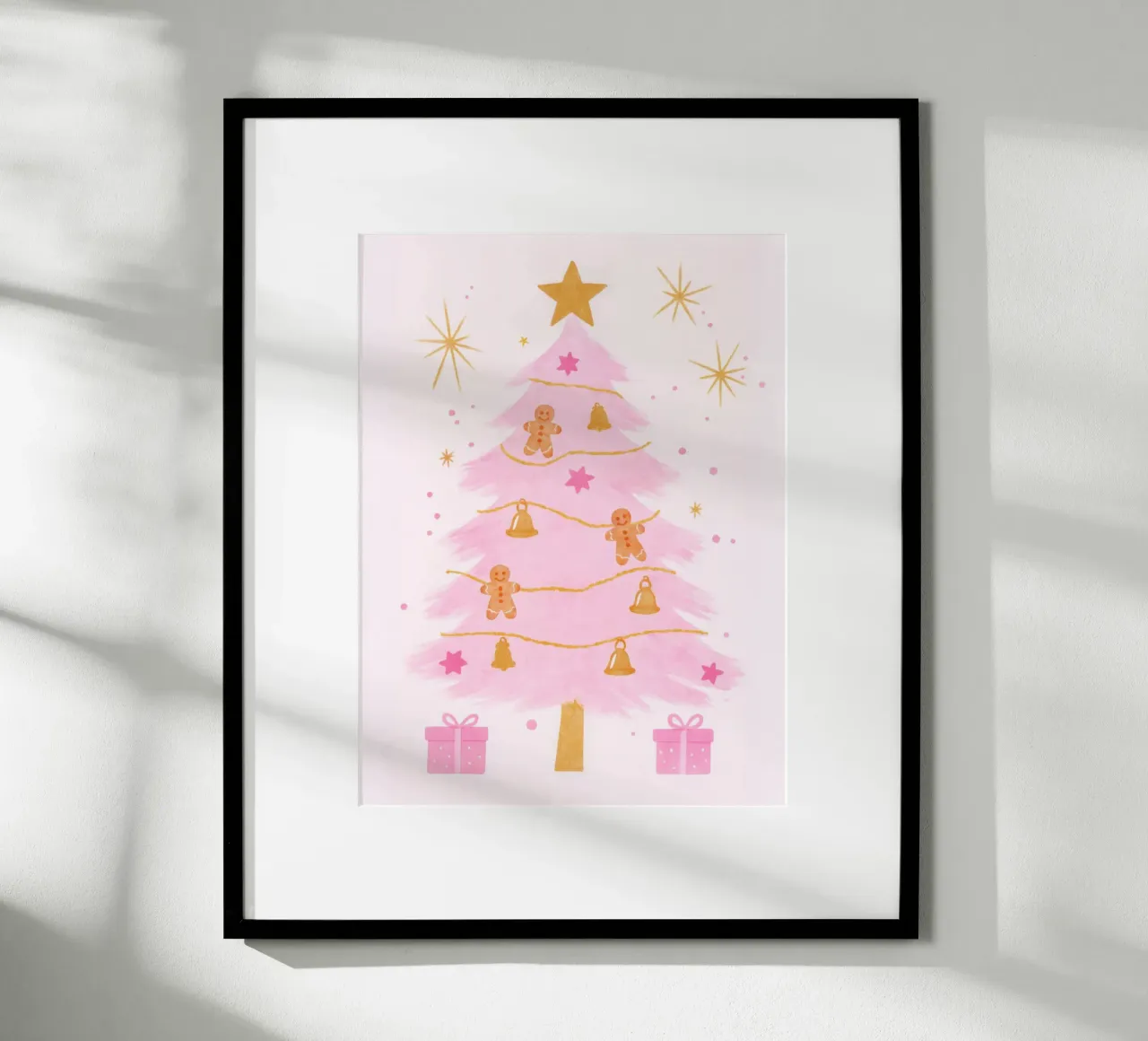 Preppy Coquette Albero di Natale rosa Stelle di pan di zenzero poster con telaio in legno da Gentle Echoes Art