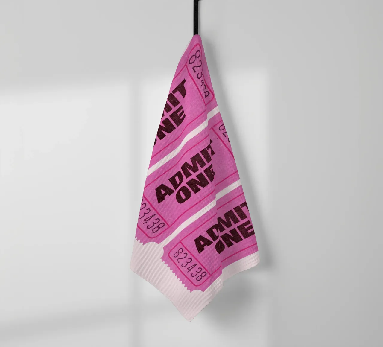 Admit One Pink Retro Ticket Pop Art Print torchon de homdeco