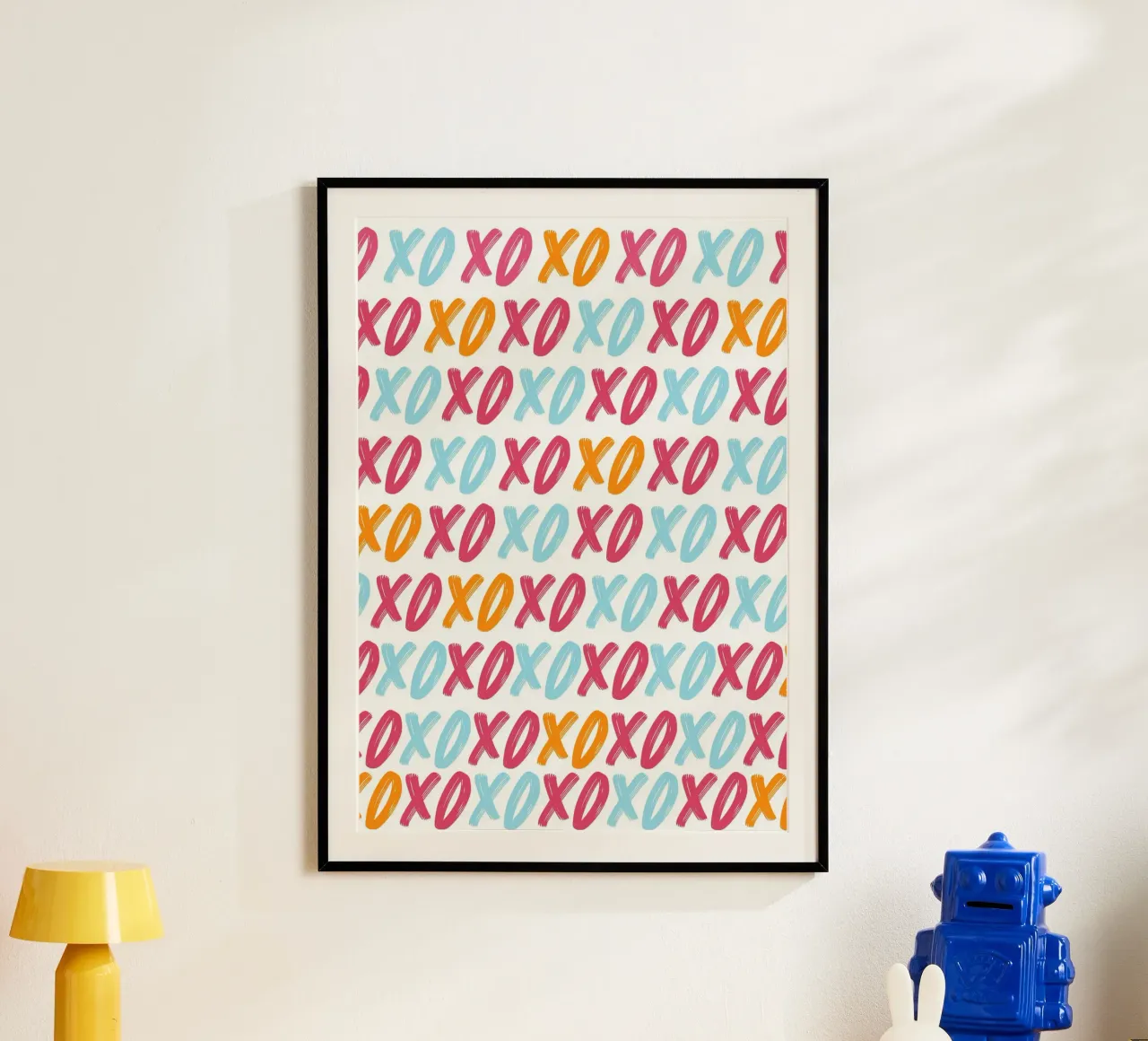 XOXO Liebe-Muster: Kühnes Pop-Art-Muster in Rot, Blau und Orange Poster von homdeco