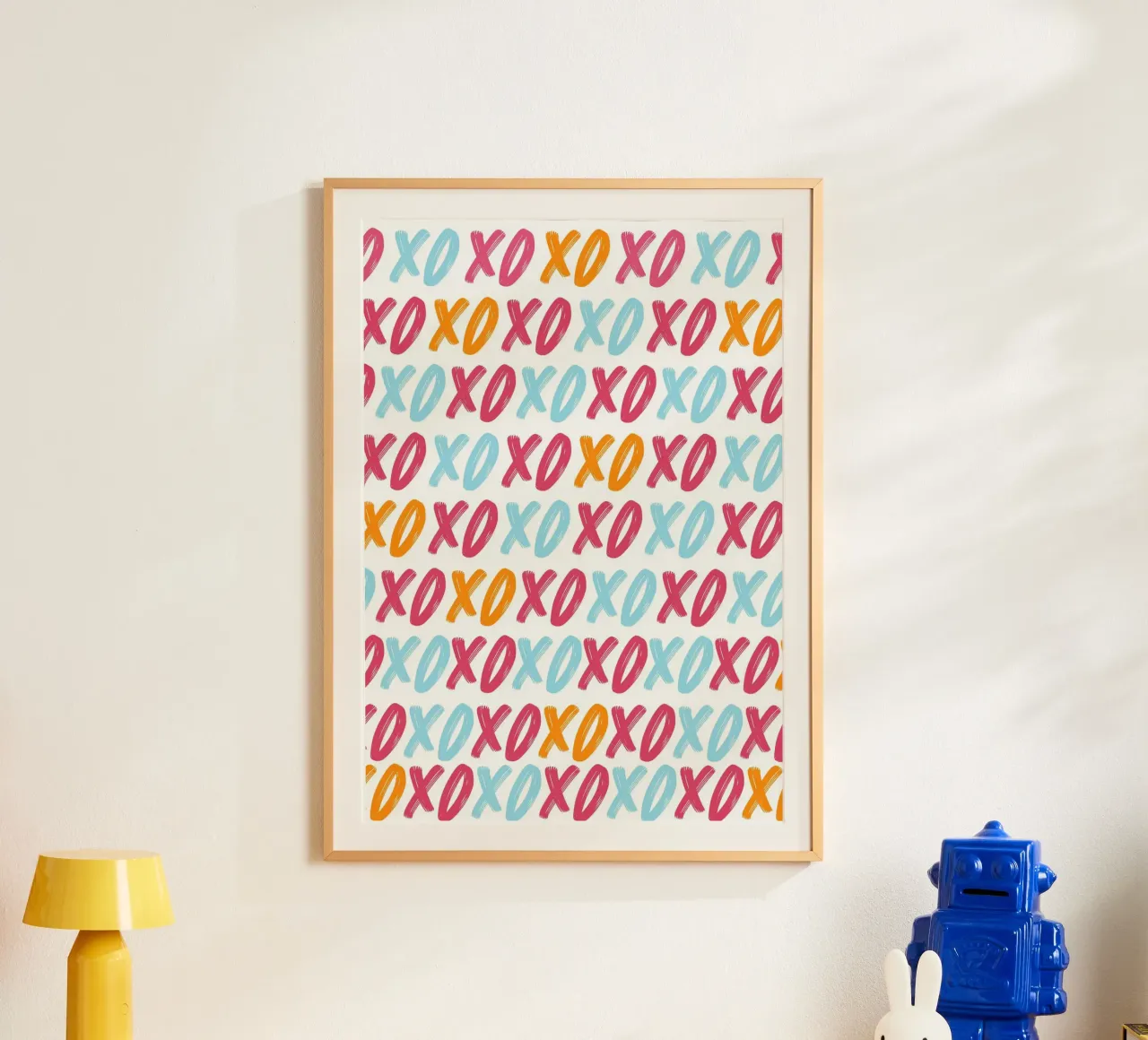 XOXO Liebe-Muster: Kühnes Pop-Art-Muster in Rot, Blau und Orange Poster von homdeco
