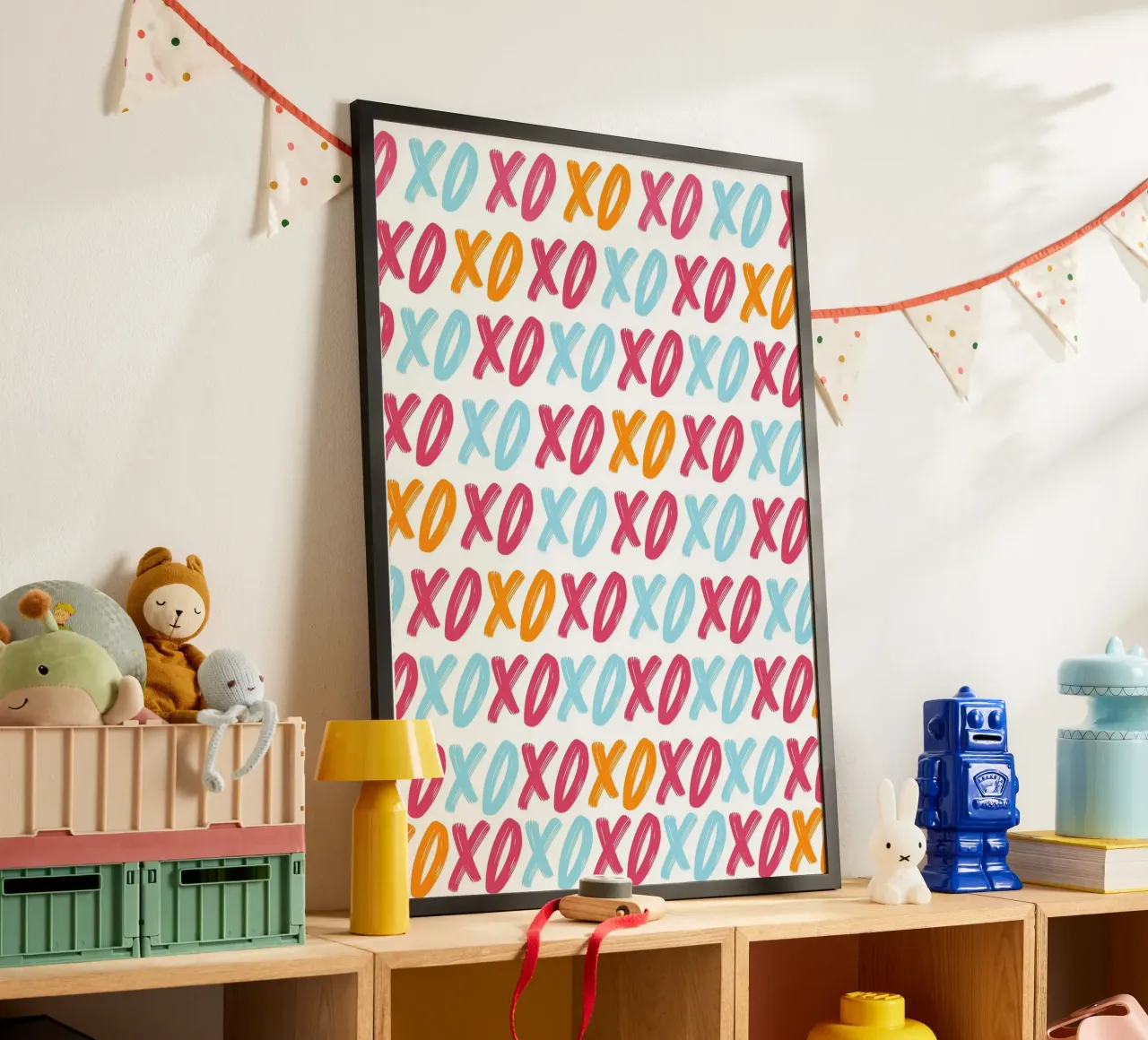 XOXO Liebe-Muster: Kühnes Pop-Art-Muster in Rot, Blau und Orange Poster von homdeco