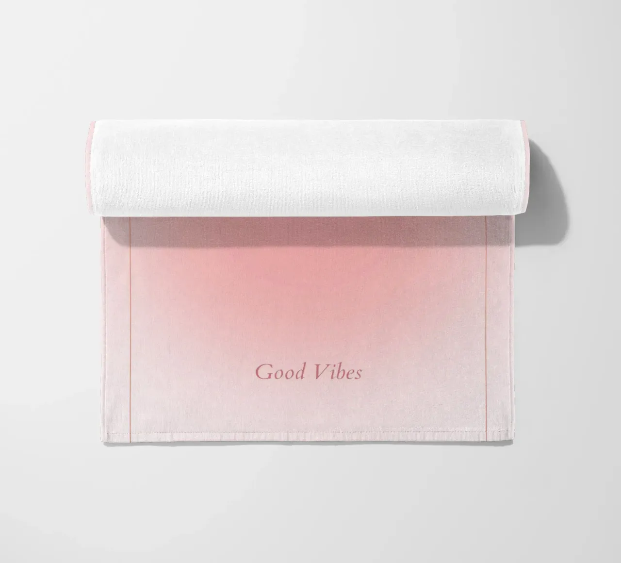 Good Vibes Aura: Pastelroze Verloop Esthetische Print strandhanddoek van homdeco
