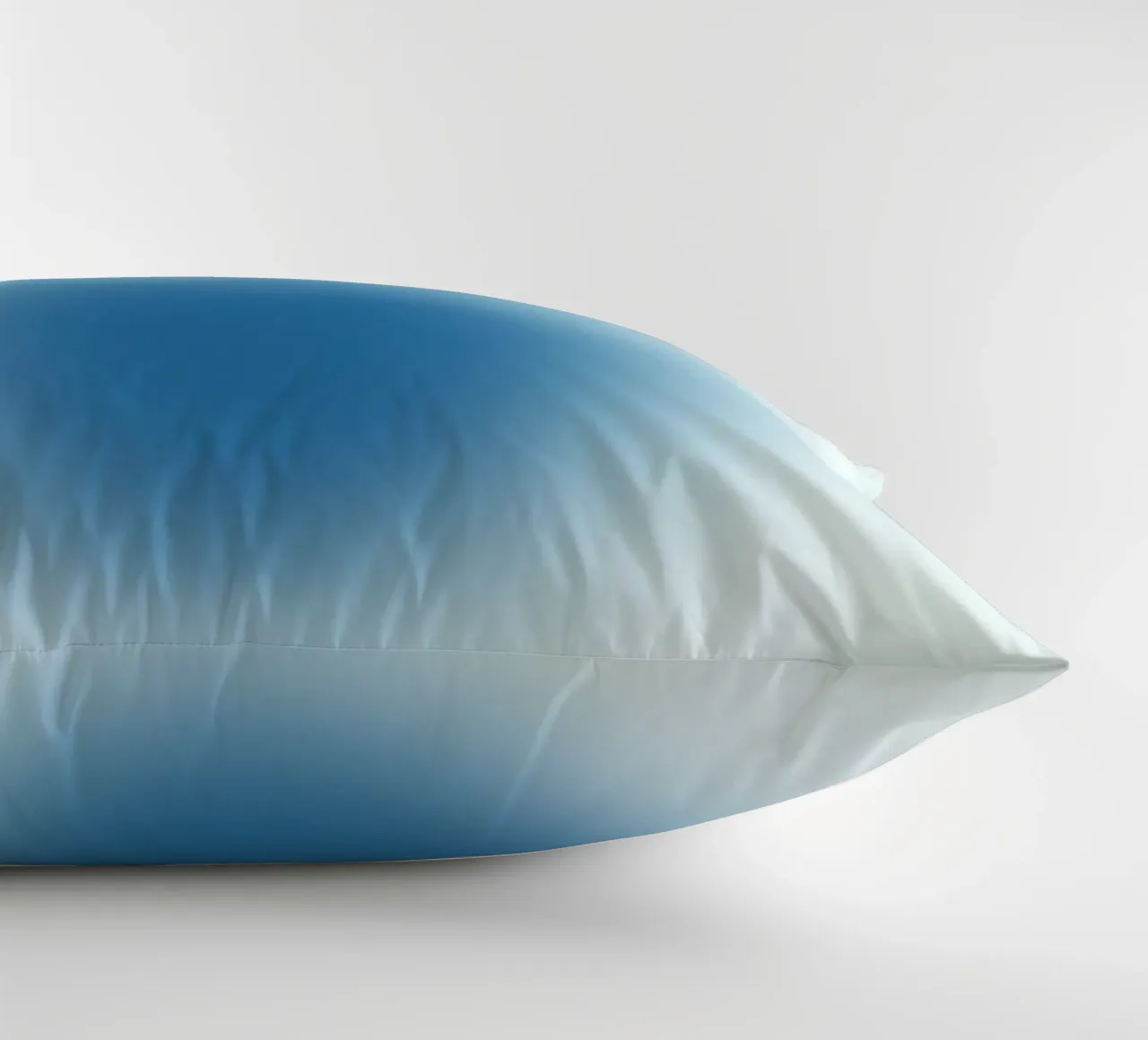Ocean Aura: Diep Blauw Gradiënt Abstracte Kunstdruk kussen van homdeco