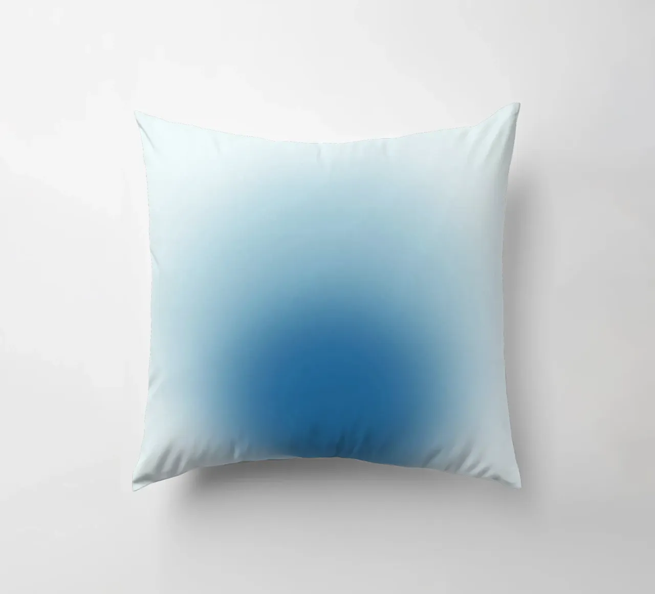 Ocean Aura: Diep Blauw Gradiënt Abstracte Kunstdruk kussen van homdeco
