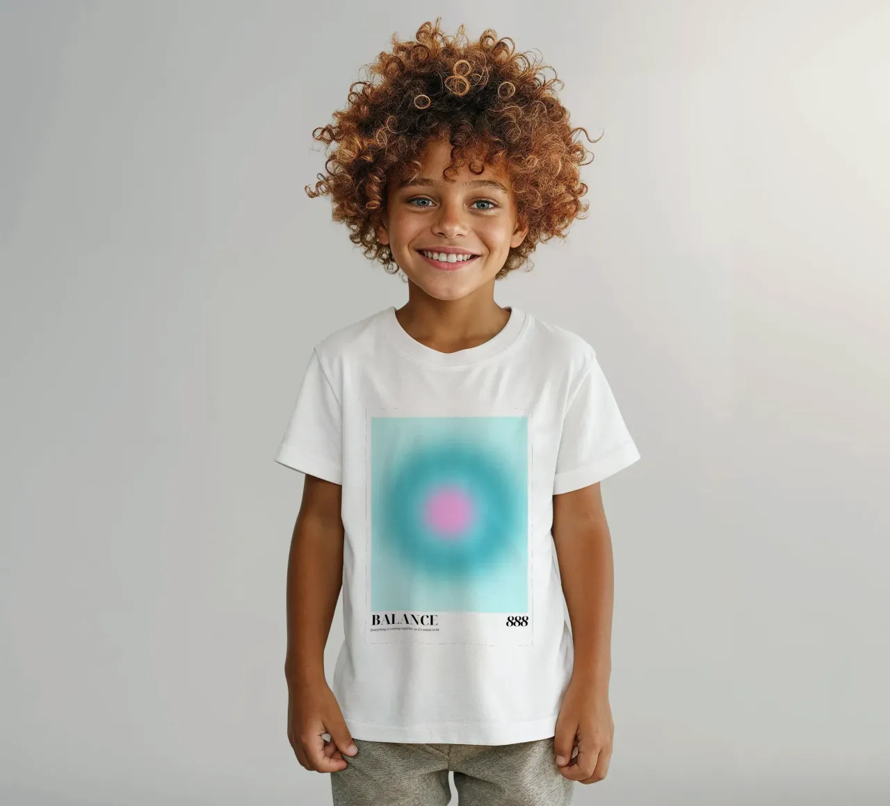 "Balance 888" Engel Zahl Aura Gradient Kunst Kinder T-Shirt von homdeco