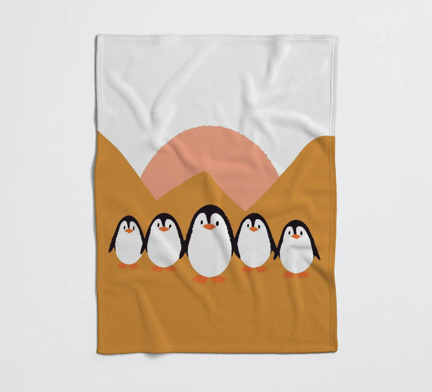 Fünf Pinguine Fleecedecke von TRENDY POSTER SHOP