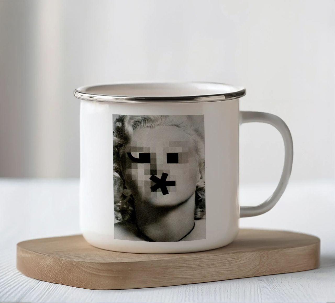 Retro Pop Emoticons Marilyn Emaille Tasse von Butcher Billy