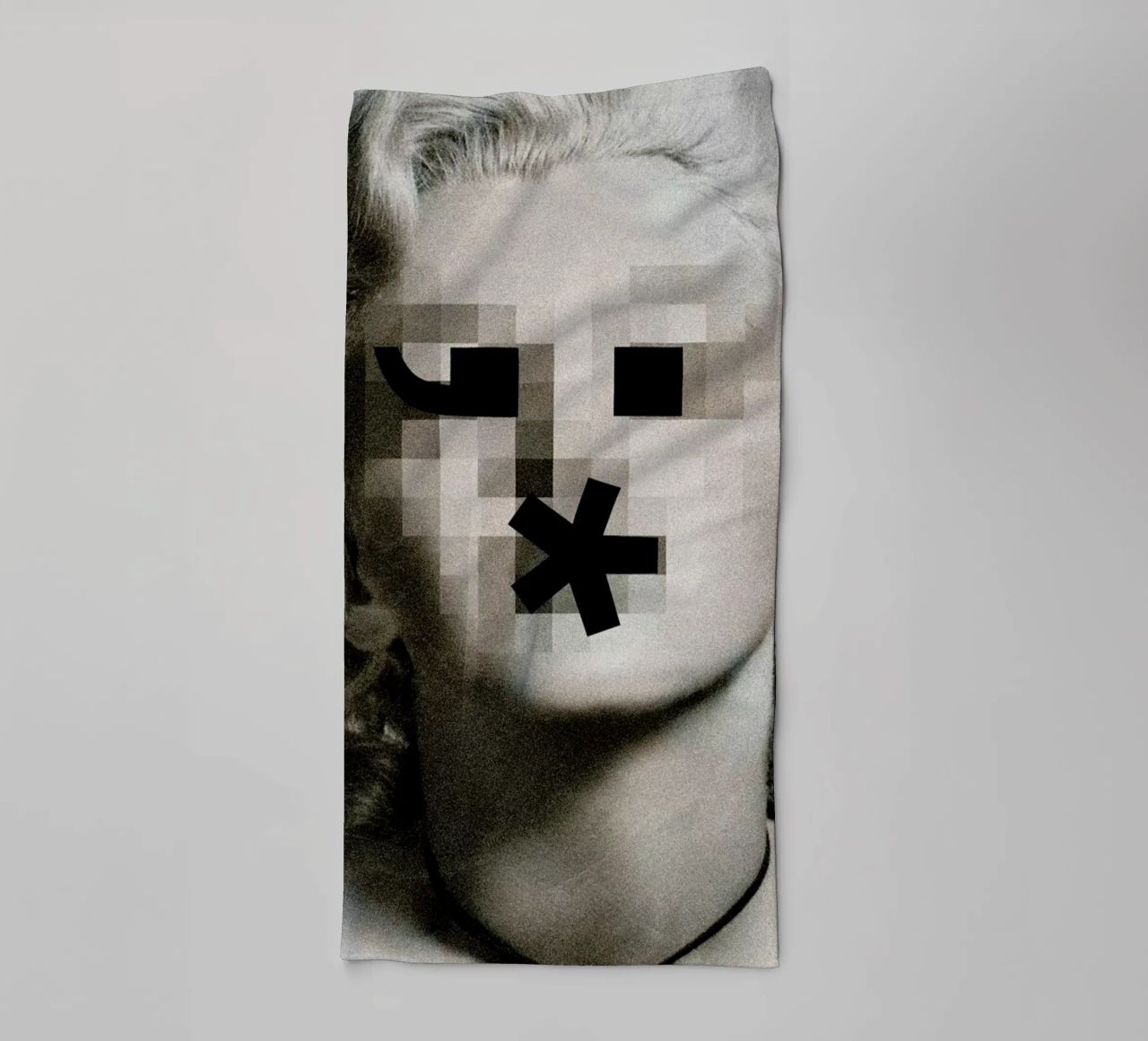 Retro Pop Emoticons Marilyn Handtuch von Butcher Billy